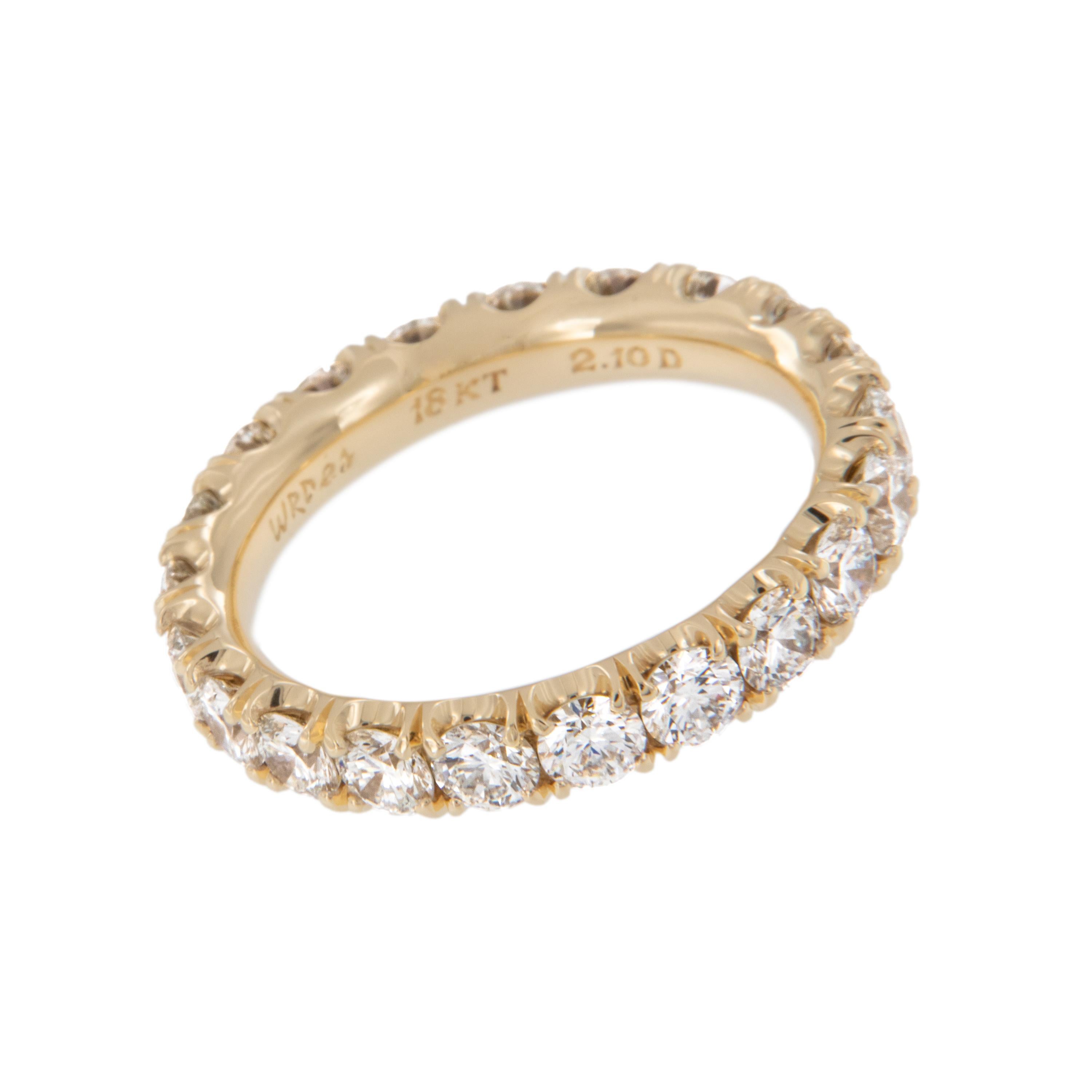 Eternity-Ring aus 18 Karat Gelbgold mit 2,10 Gesamtkaratgewicht Diamanten von William Rosenberg (Rundschliff) im Angebot