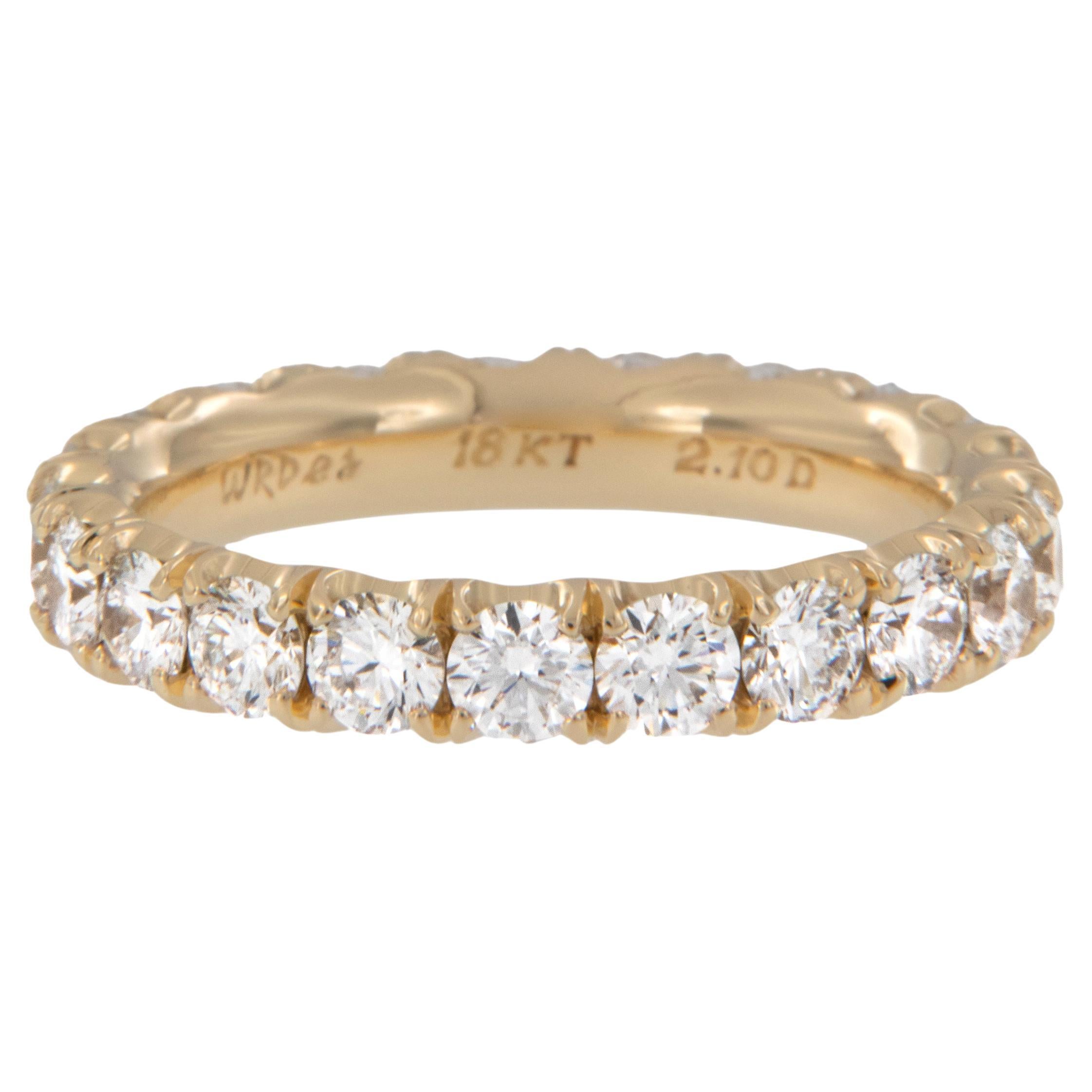 Eternity-Ring aus 18 Karat Gelbgold mit 2,10 Gesamtkaratgewicht Diamanten von William Rosenberg