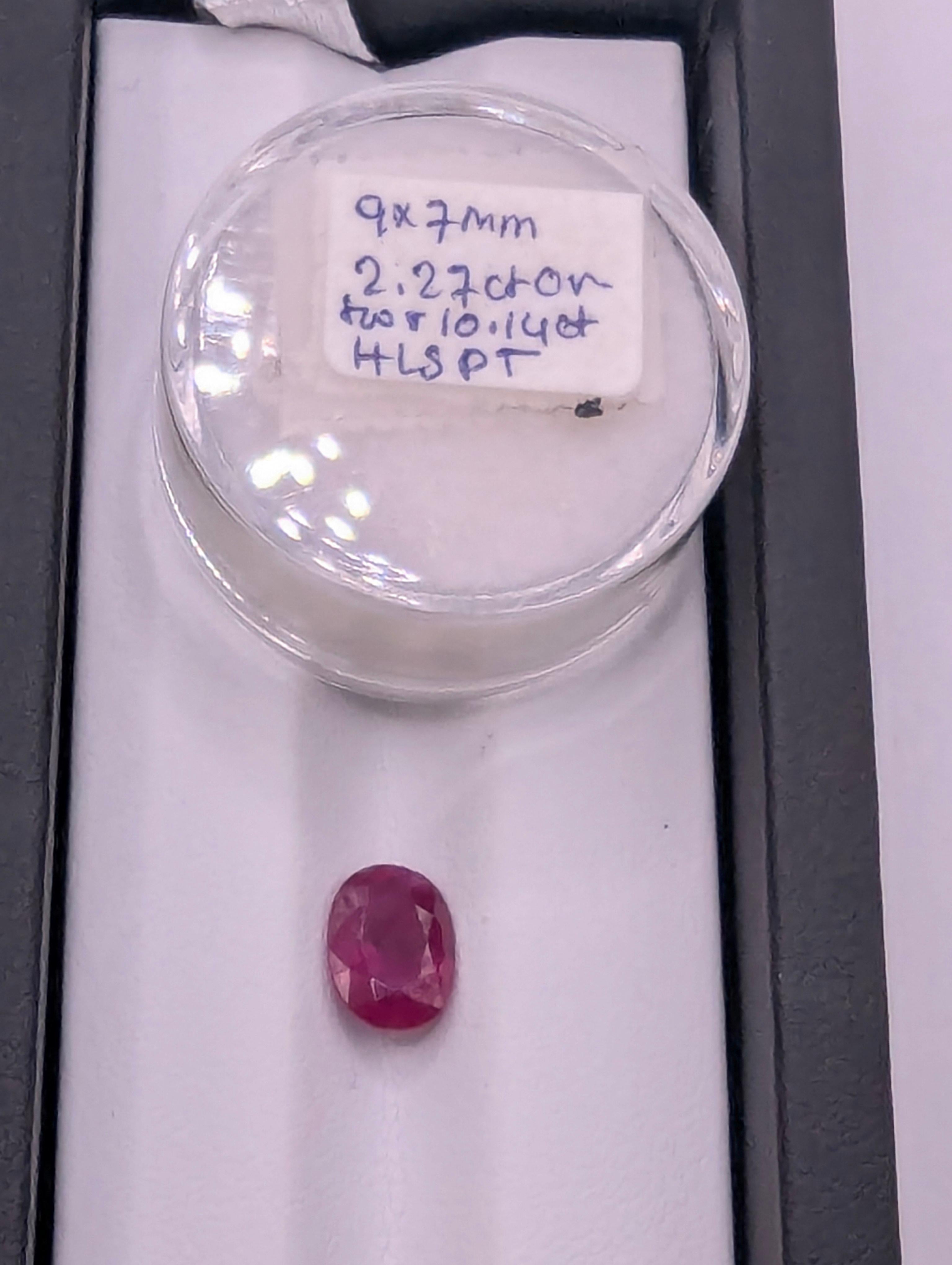 in vendita:  Oro giallo 18 carati 2,27  Anello scultura con rubino ovale da un carato 2