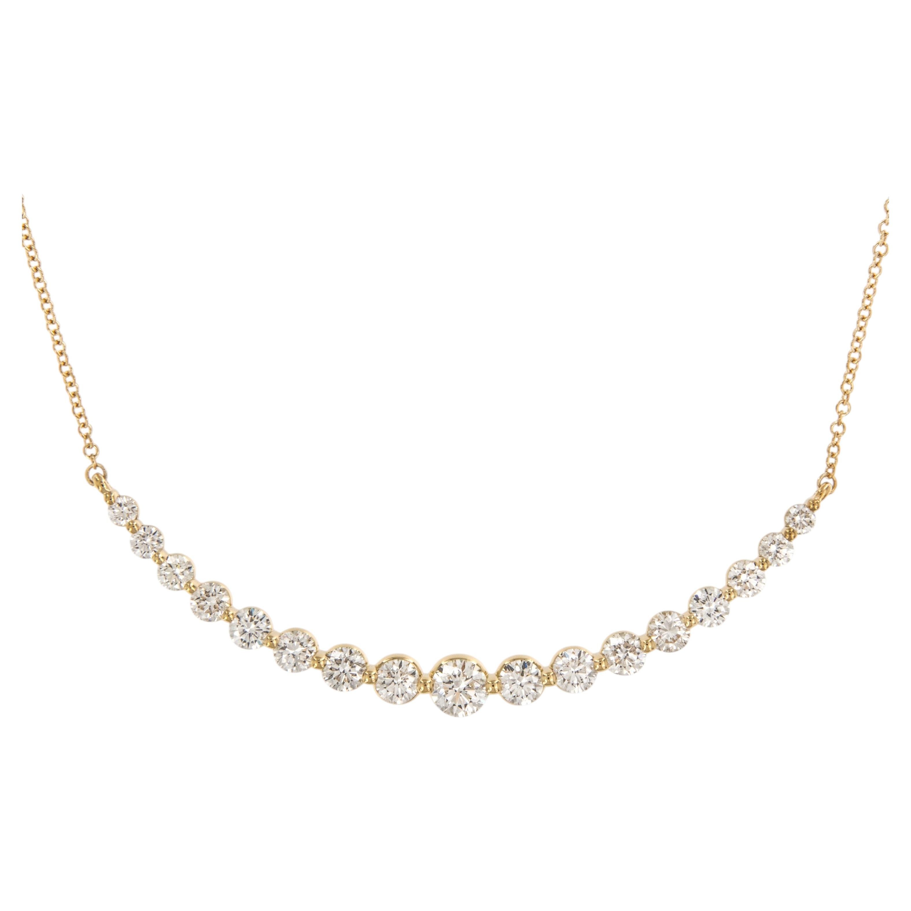 Collar de Oro Amarillo de 18 Kilates con Barra Curvada de Diamantes de 2.51 Cttw