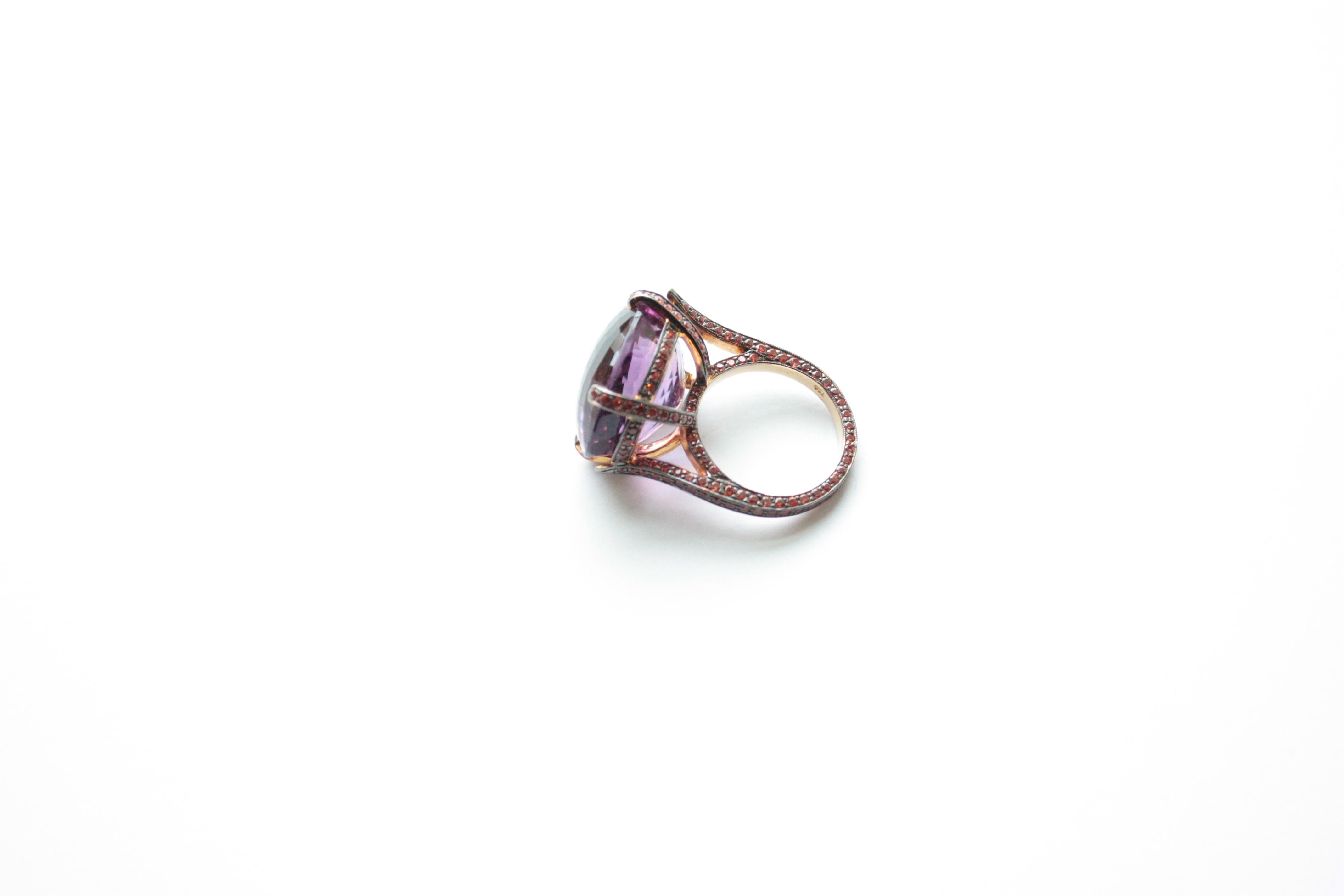18 Karat Yellow Gold 25.10 Carat Amethyst and Orange Sapphire Ring In New Condition In Great Neck, NY
