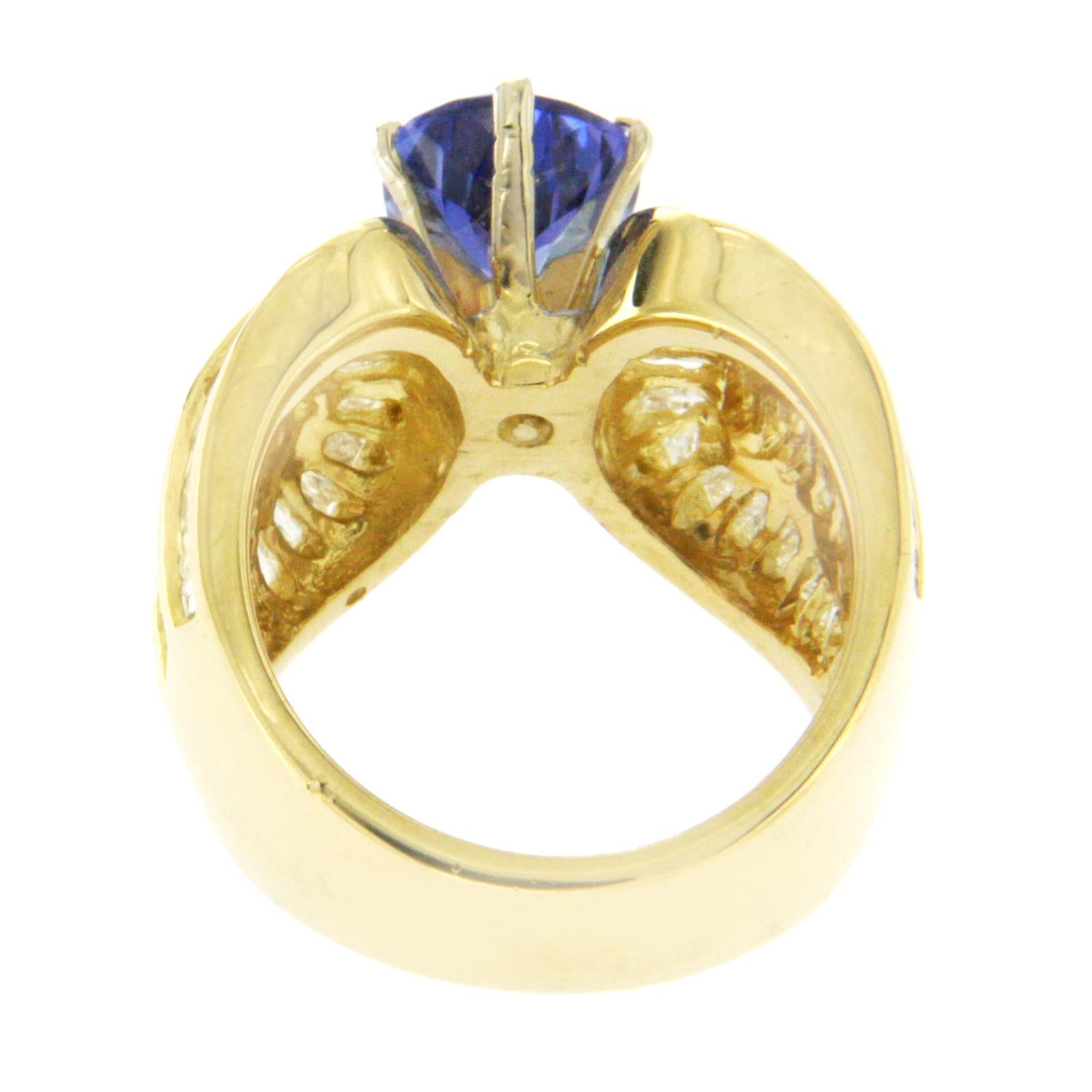 18 Karat Yellow Gold 2.60 Carat Diamonds Oval 4.70 Carat Tanzanite Cocktail Ring In New Condition For Sale In Los Angeles, CA