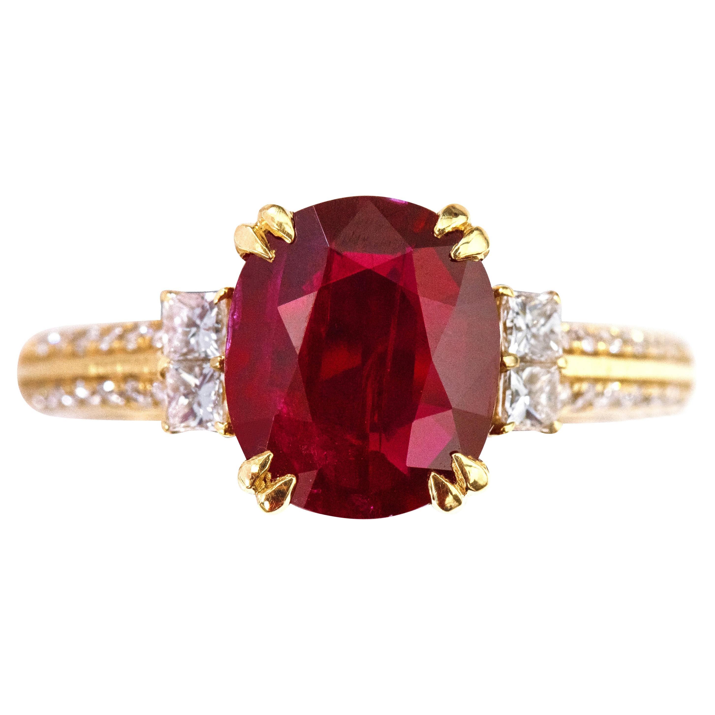 Bague solitaire en or jaune 18 carats avec rubis et diamants de taille ovale de 2,70 carats