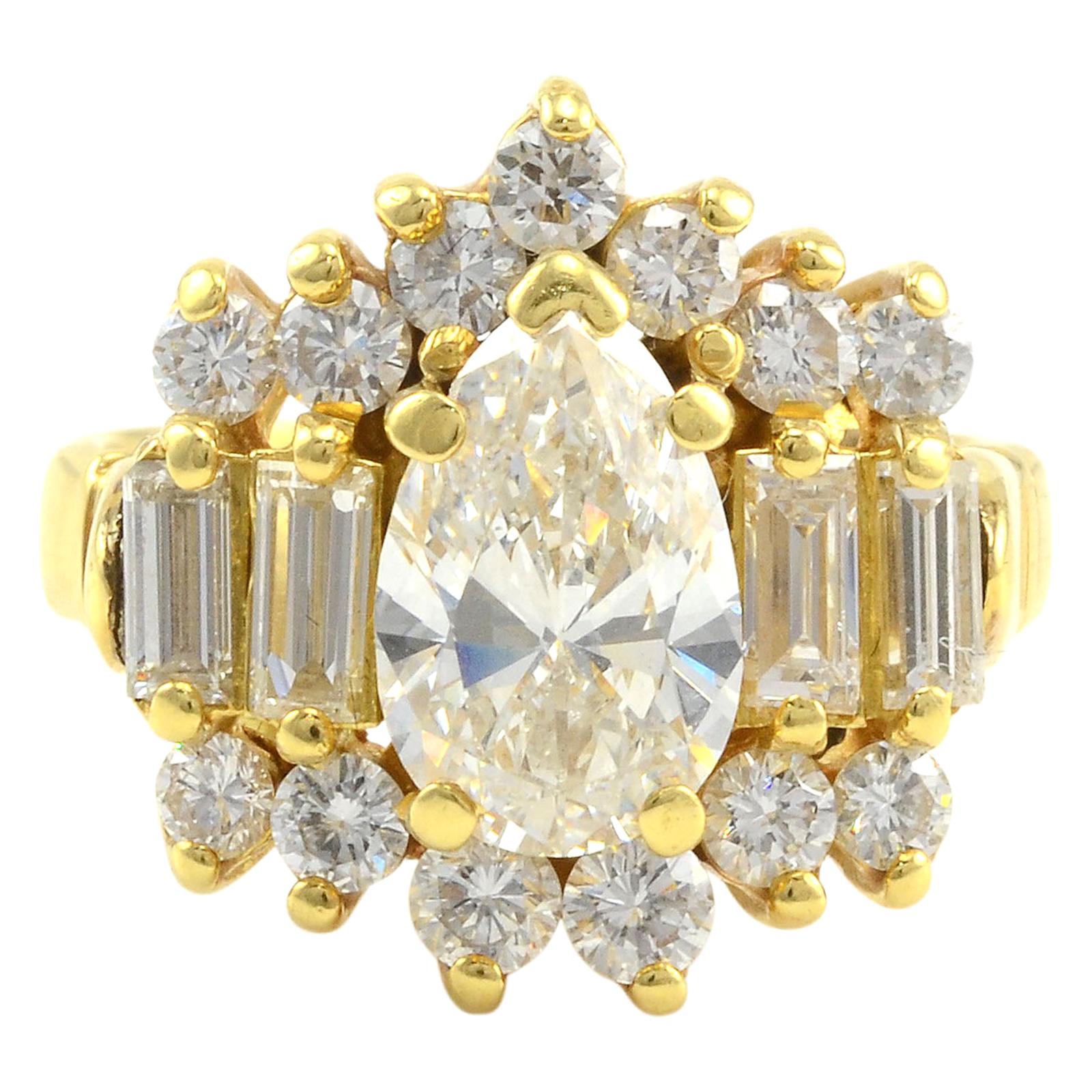 18 Karat Yellow Gold 2.75 CTW Multi Diamond Ring For Sale
