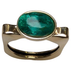 18 Karat Yellow Gold 2.86 Carat Oval Emerald Sculpture Ring