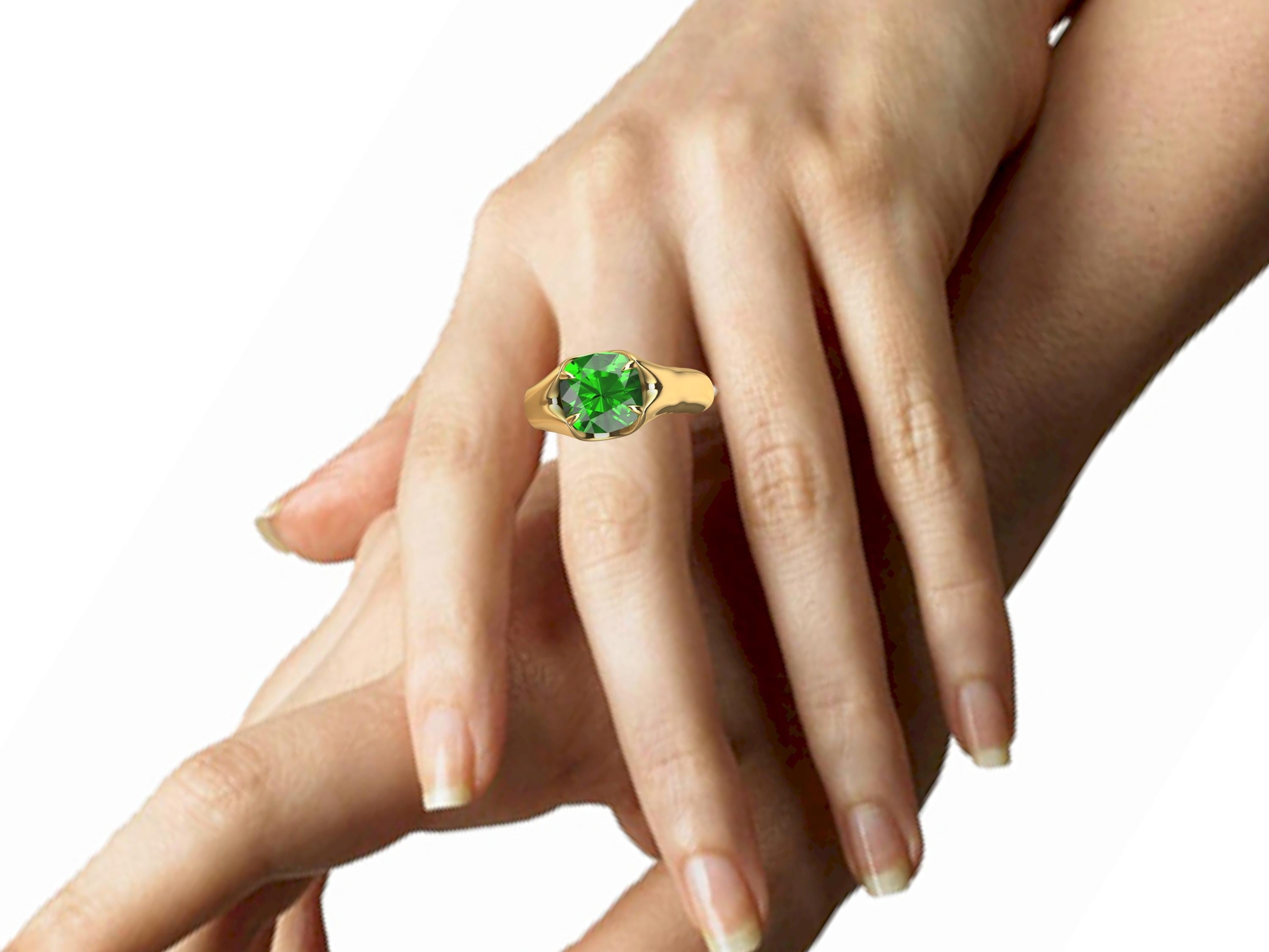 18 Karat Yellow Gold 2.87 Carat Emerald Cushion Cut Sculpture Ring 10