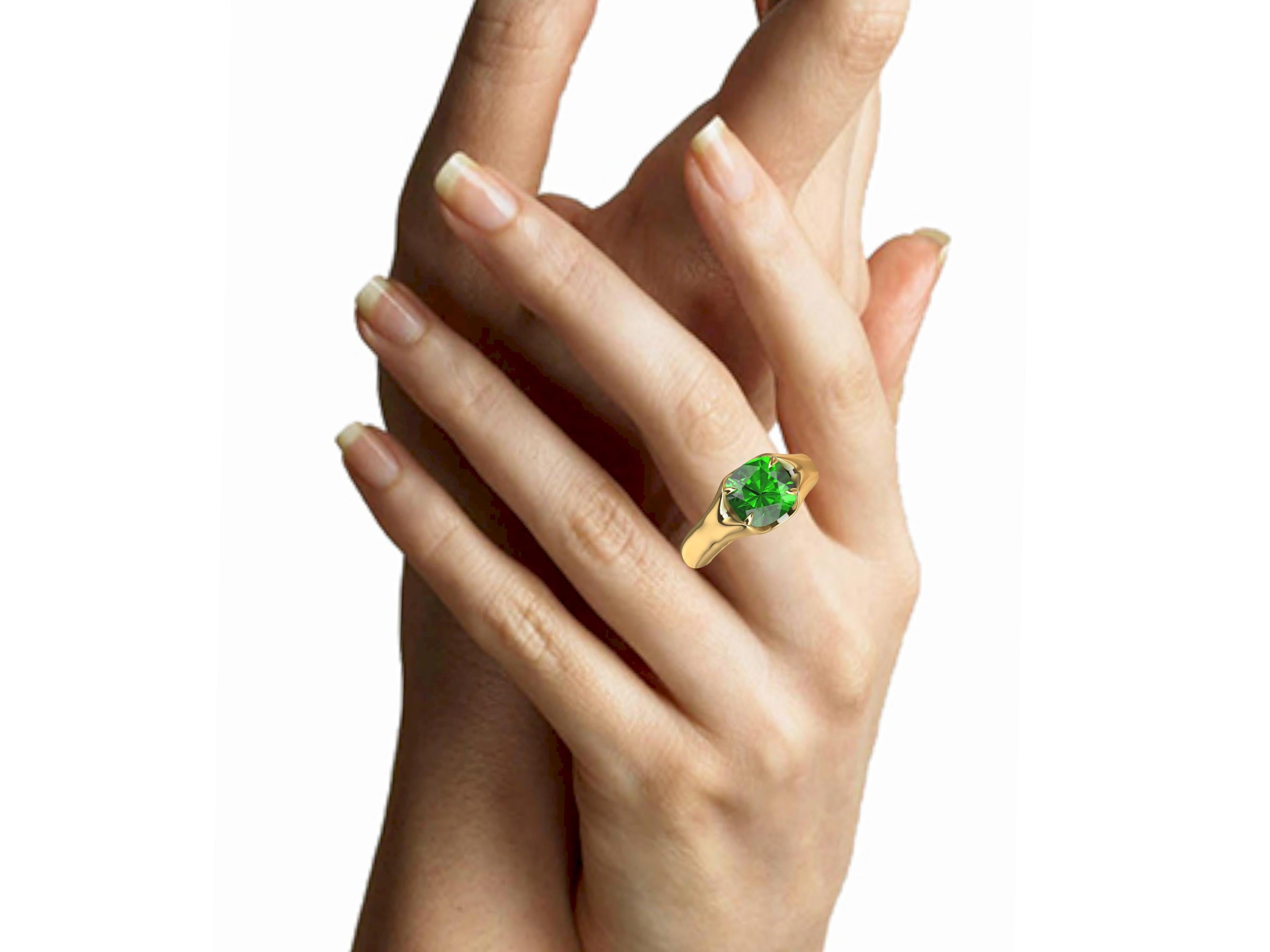 18 Karat Yellow Gold 2.87 Carat Emerald Cushion Cut Sculpture Ring 2