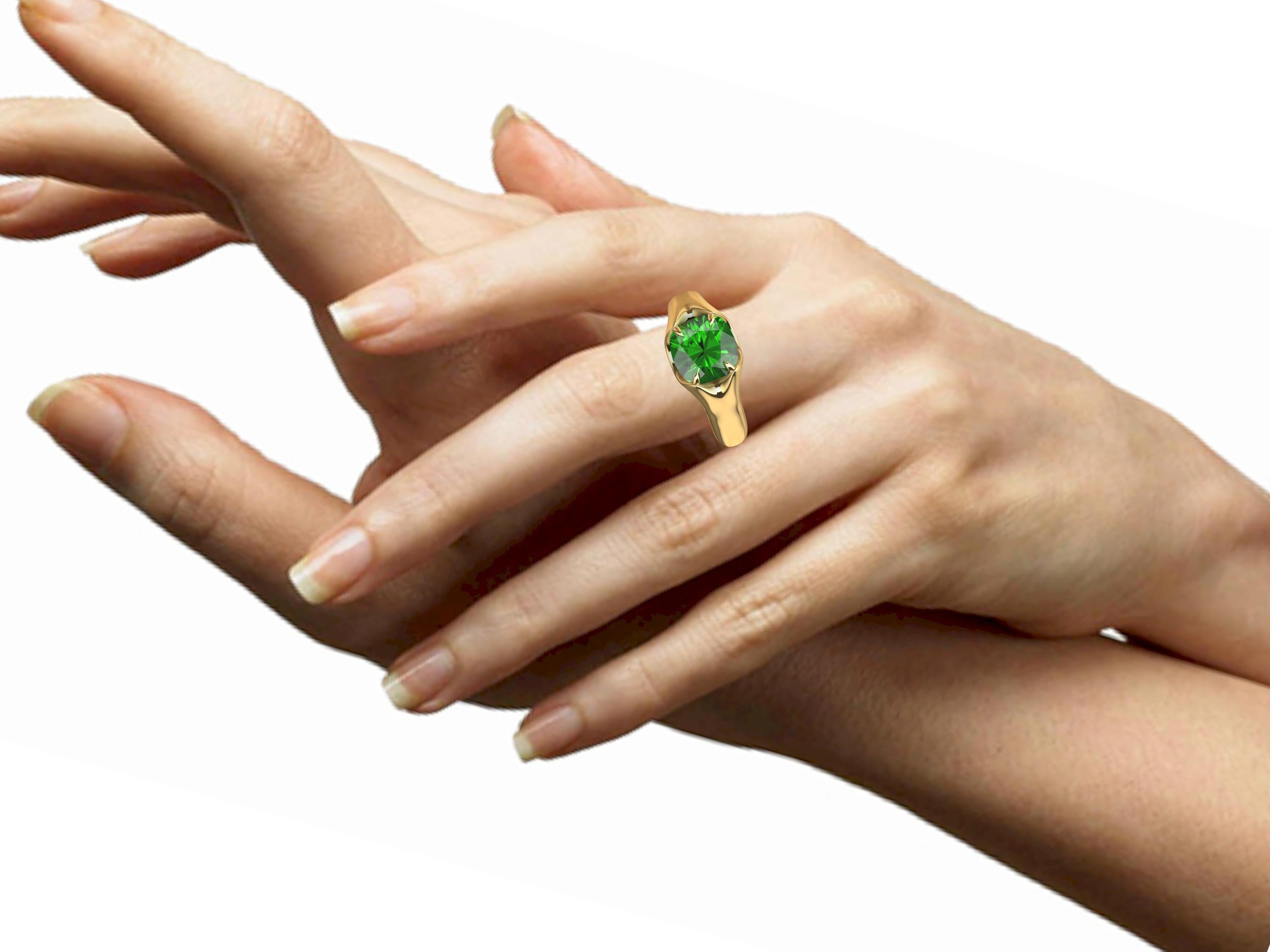 18 Karat Yellow Gold 2.87 Carat Emerald Cushion Cut Sculpture Ring 9