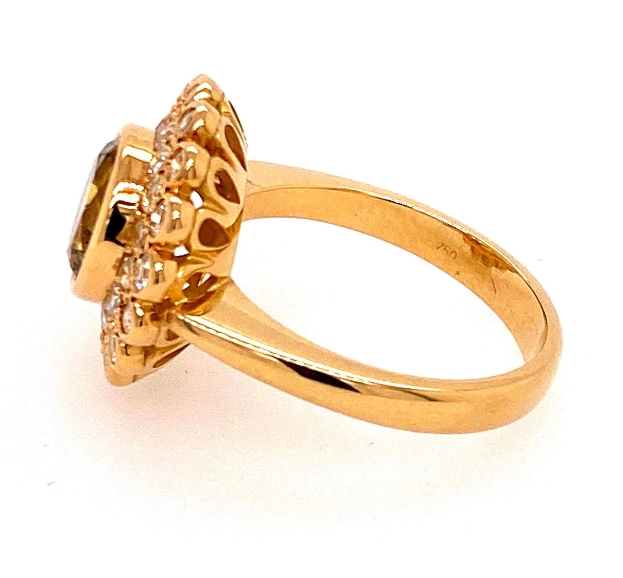 Edwardian 18 Karat Yellow Gold 2.95 Carat Yellow Sapphire Diamond Double Cluster Ring For Sale