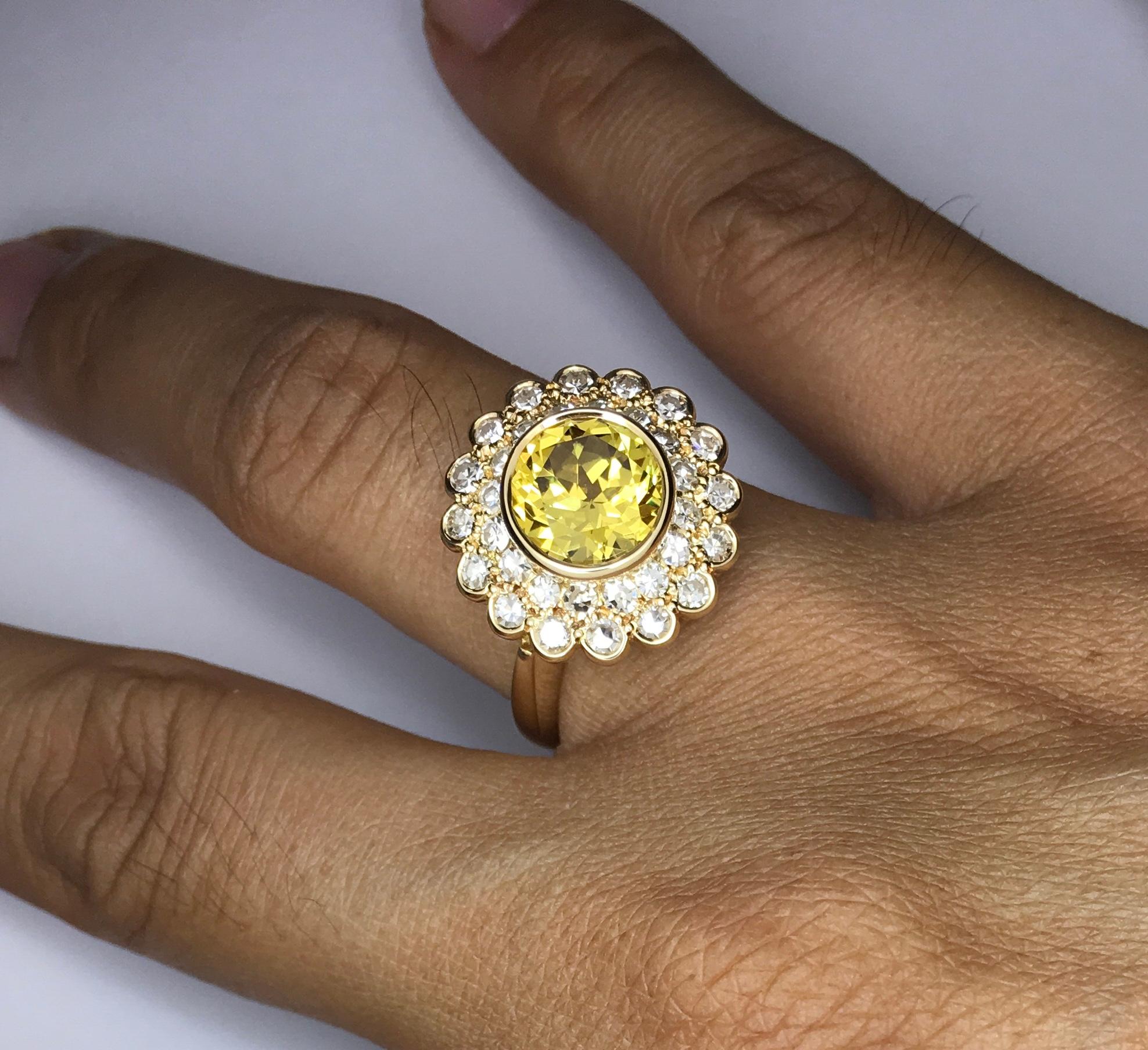 18 Karat Yellow Gold 2.95 Carat Yellow Sapphire Diamond Double Cluster Ring In New Condition For Sale In Indooroopilly, QLD