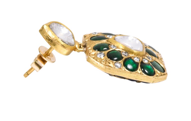 18 Karat Yellow Gold 29.90 Carat Diamond, Emerald, and Sapphire Dangle Earrings For Sale 6