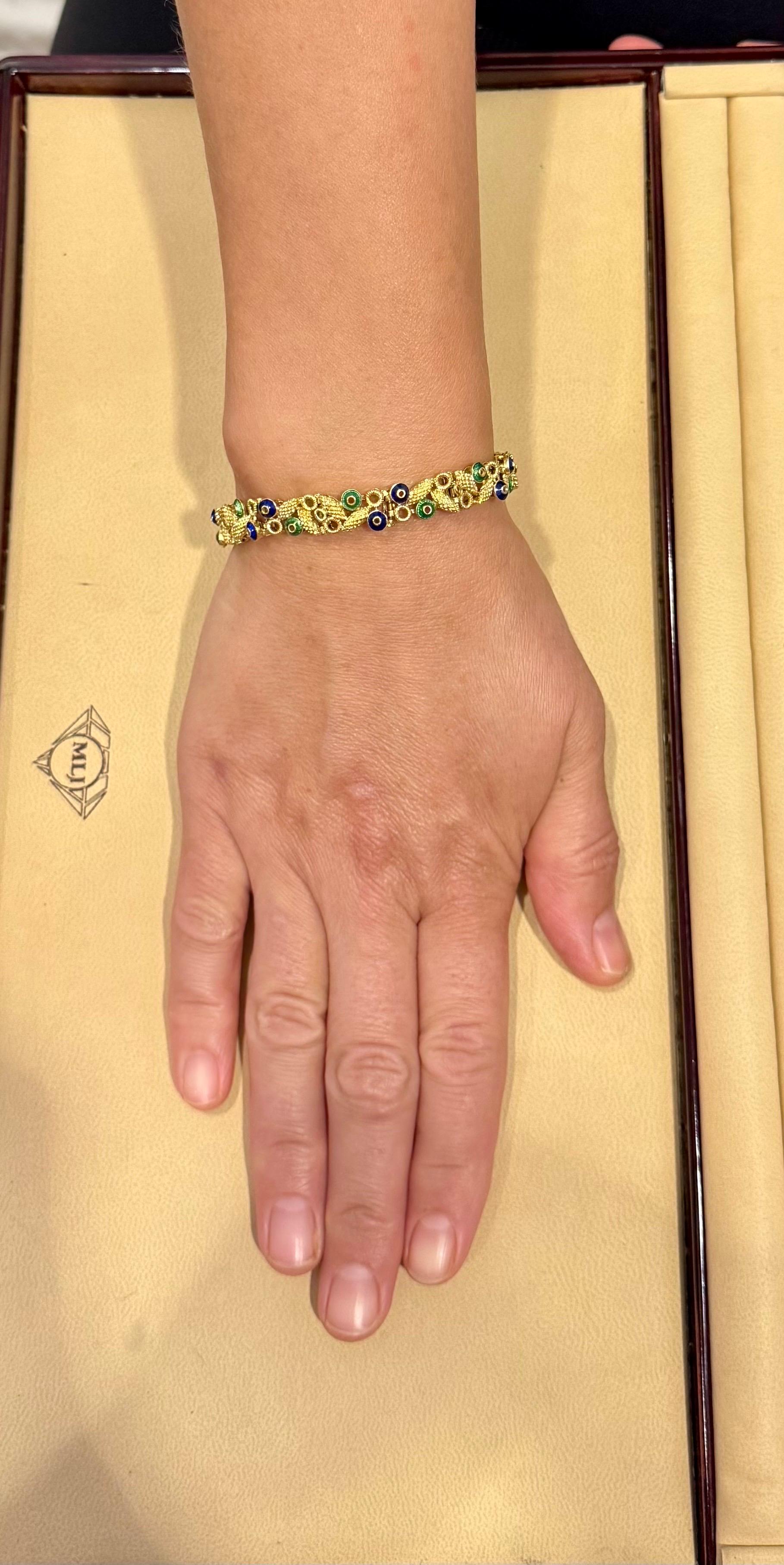 Or jaune 18 carats 30 grammes avec émail vert et bleu  Bracelet, 8 pouces de long en vente 9