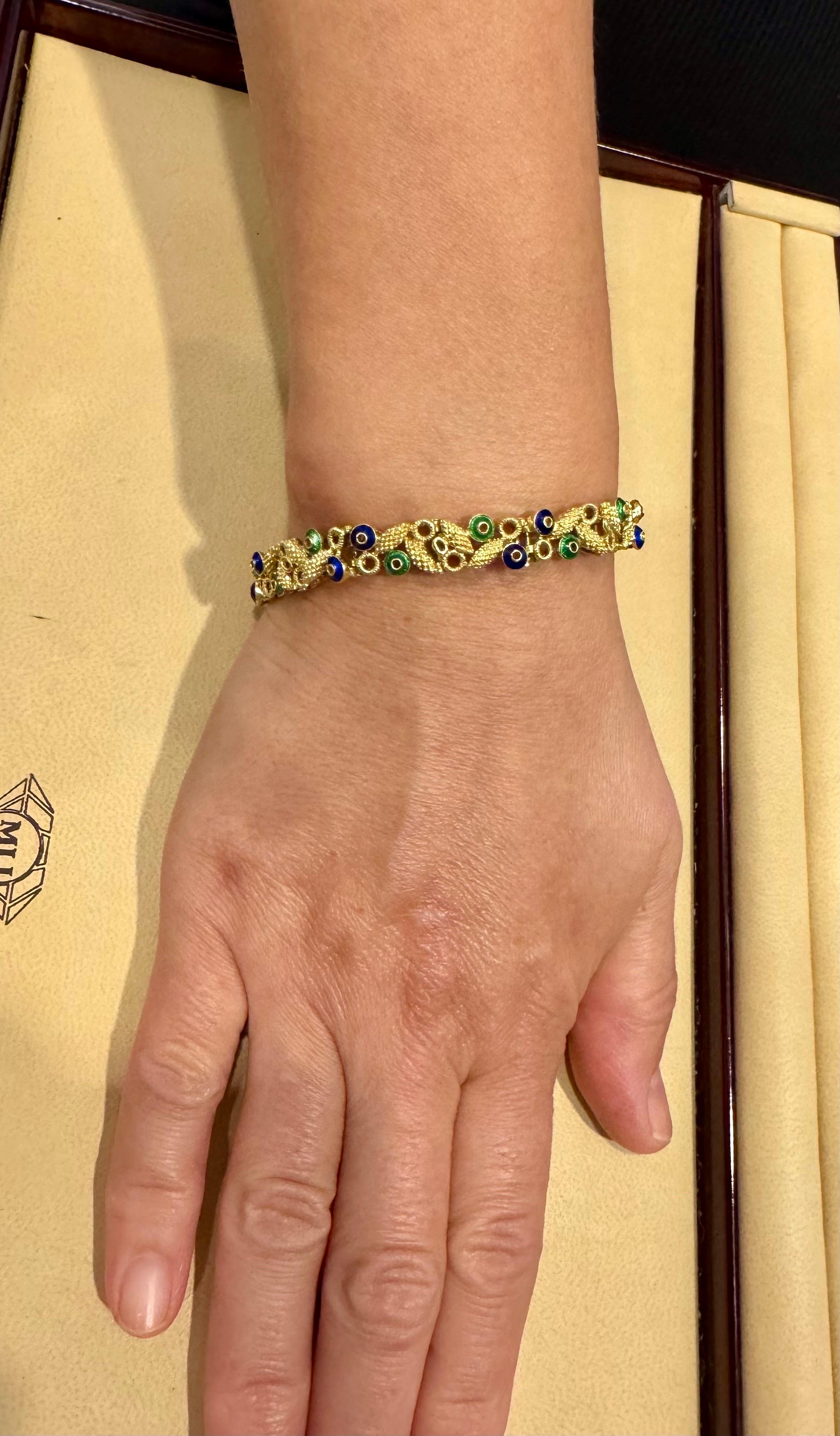 Or jaune 18 carats 30 grammes avec émail vert et bleu  Bracelet, 8 pouces de long en vente 10