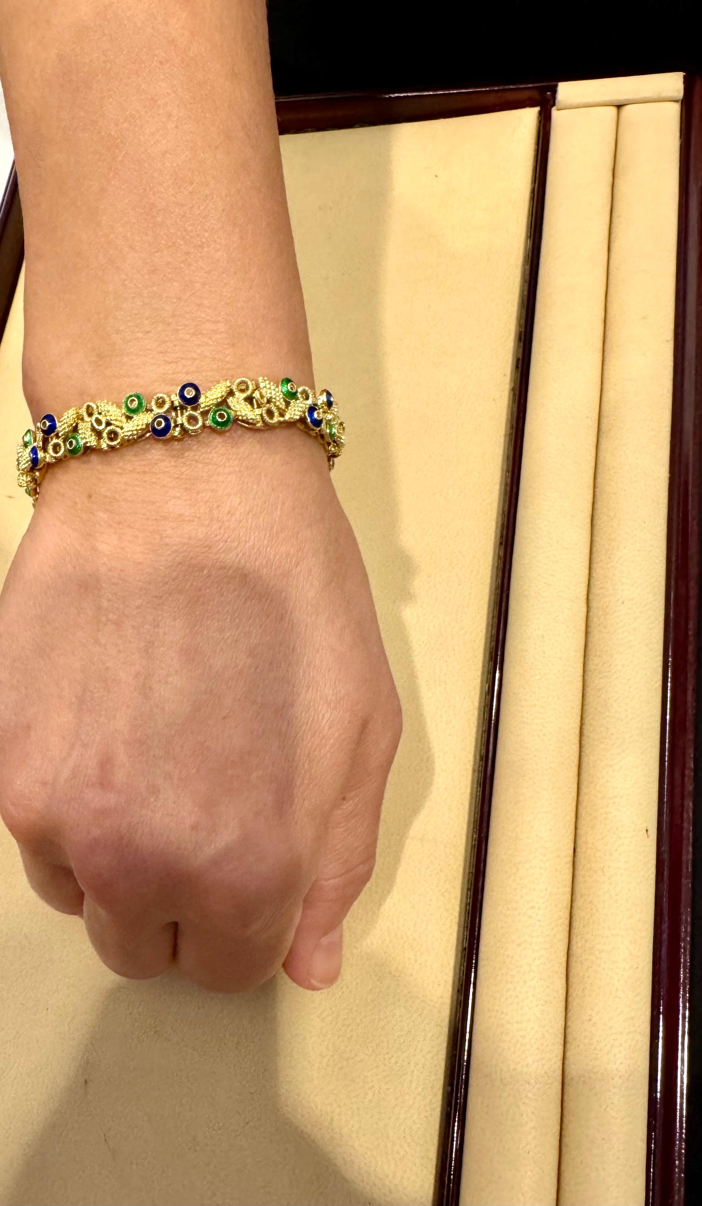 Or jaune 18 carats 30 grammes avec émail vert et bleu  Bracelet, 8 pouces de long en vente 11