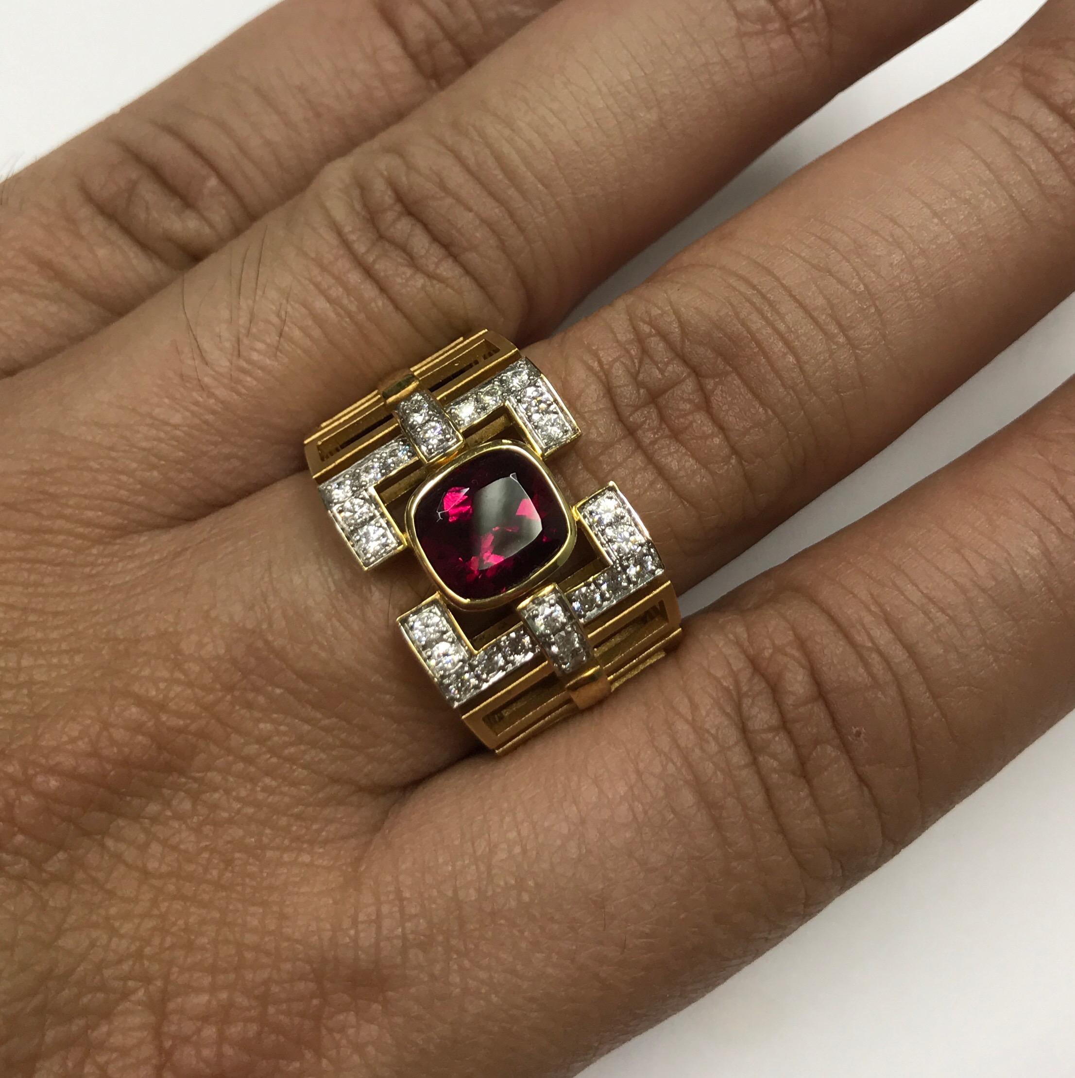 3.04 Carat Rubellite Tourmaline Diamond Male Ring. 18 karat Yellow gold. Bold and Masculine design

21x17x30 mm
22.34 gm

US Size 11 1/2
EU Size 65 1/4