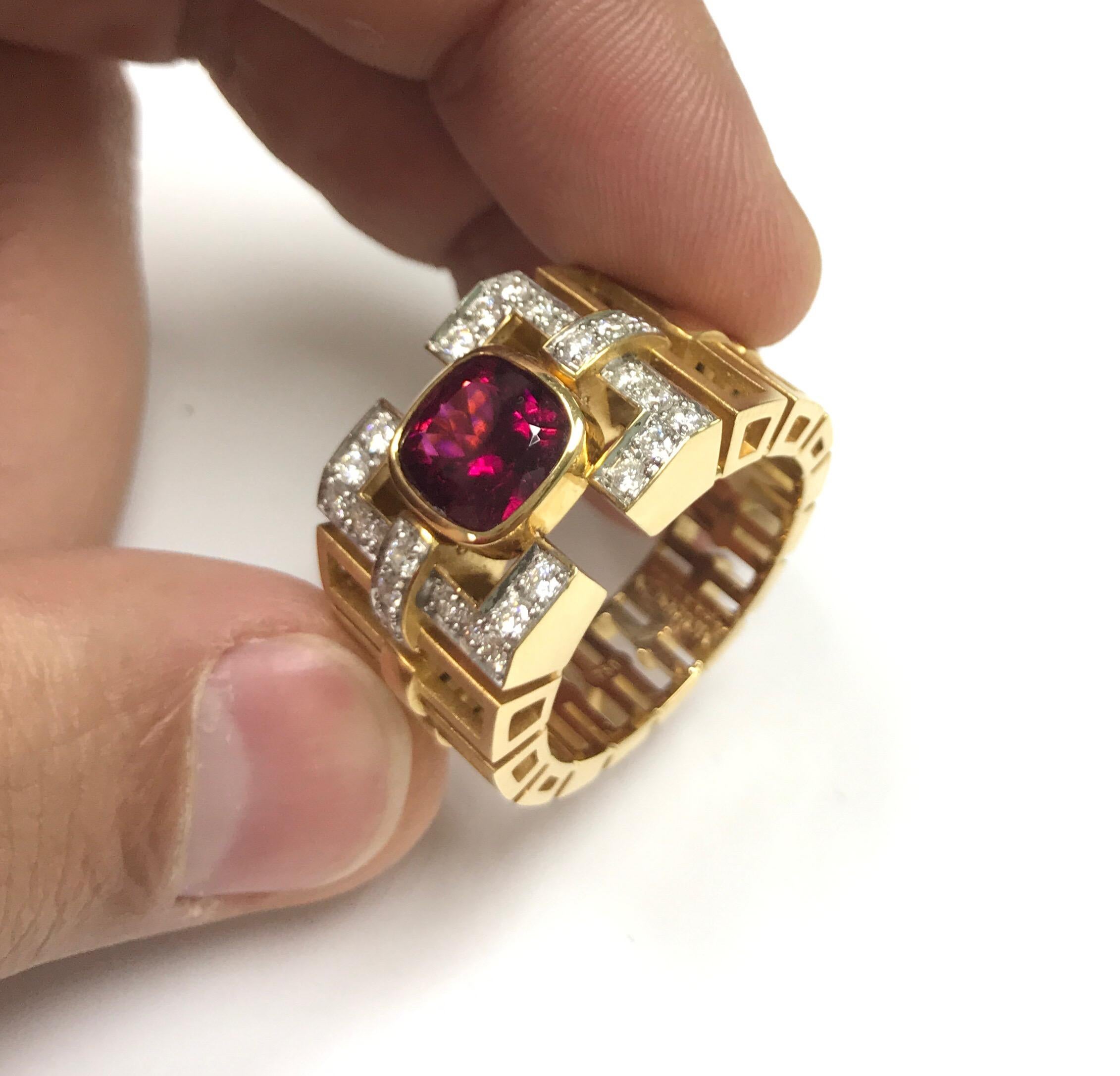 18 Karat Yellow Gold 3.04 Carat Rubelite Tourmaline Diamond Male Ring In New Condition For Sale In Bangkok, TH