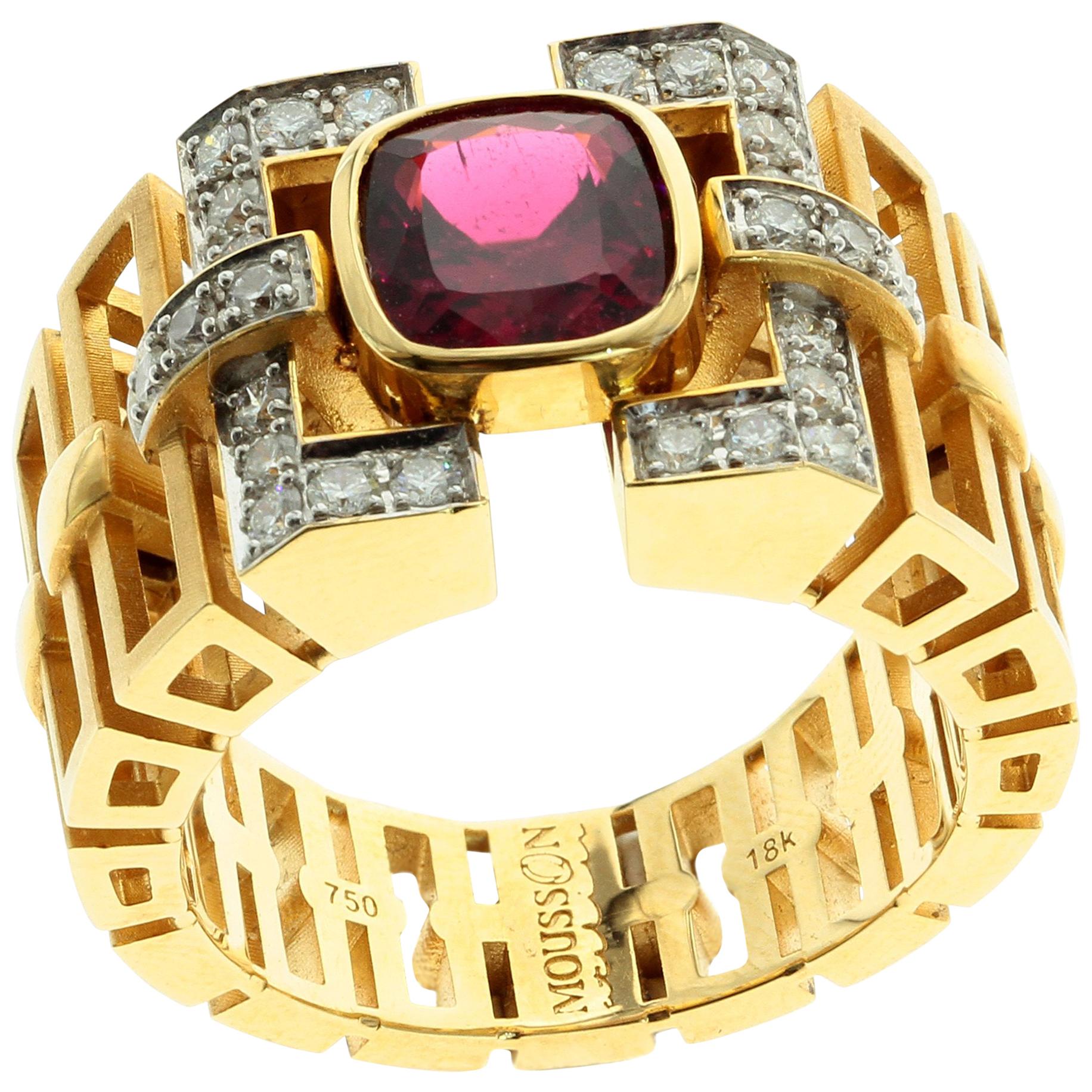 18 Karat Yellow Gold 3.04 Carat Rubelite Tourmaline Diamond Male Ring For Sale