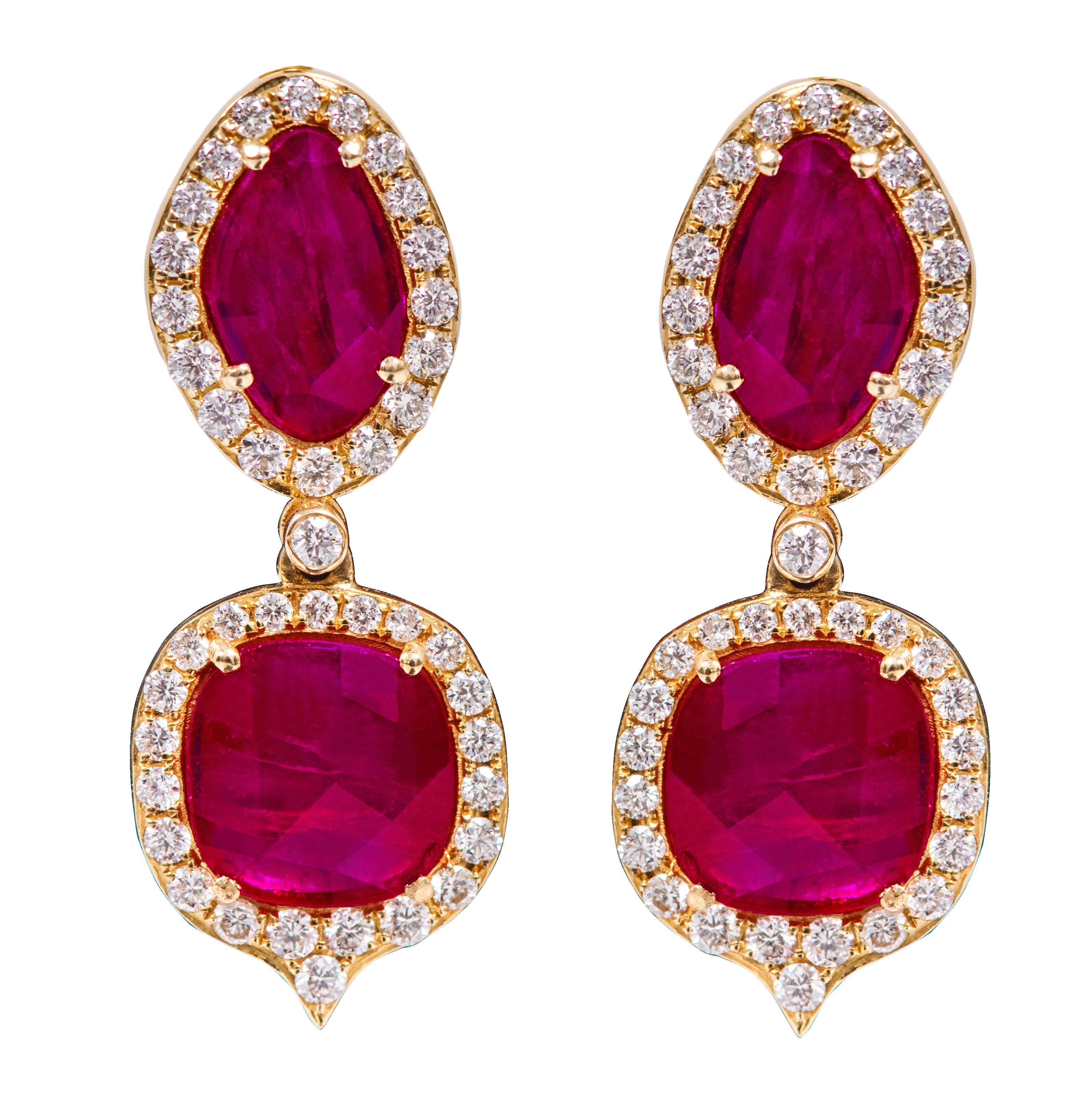 18 Karat Yellow Gold 3.12 Carat Ruby and Diamond Drop Earrings In New Condition For Sale In Jaipur, IN