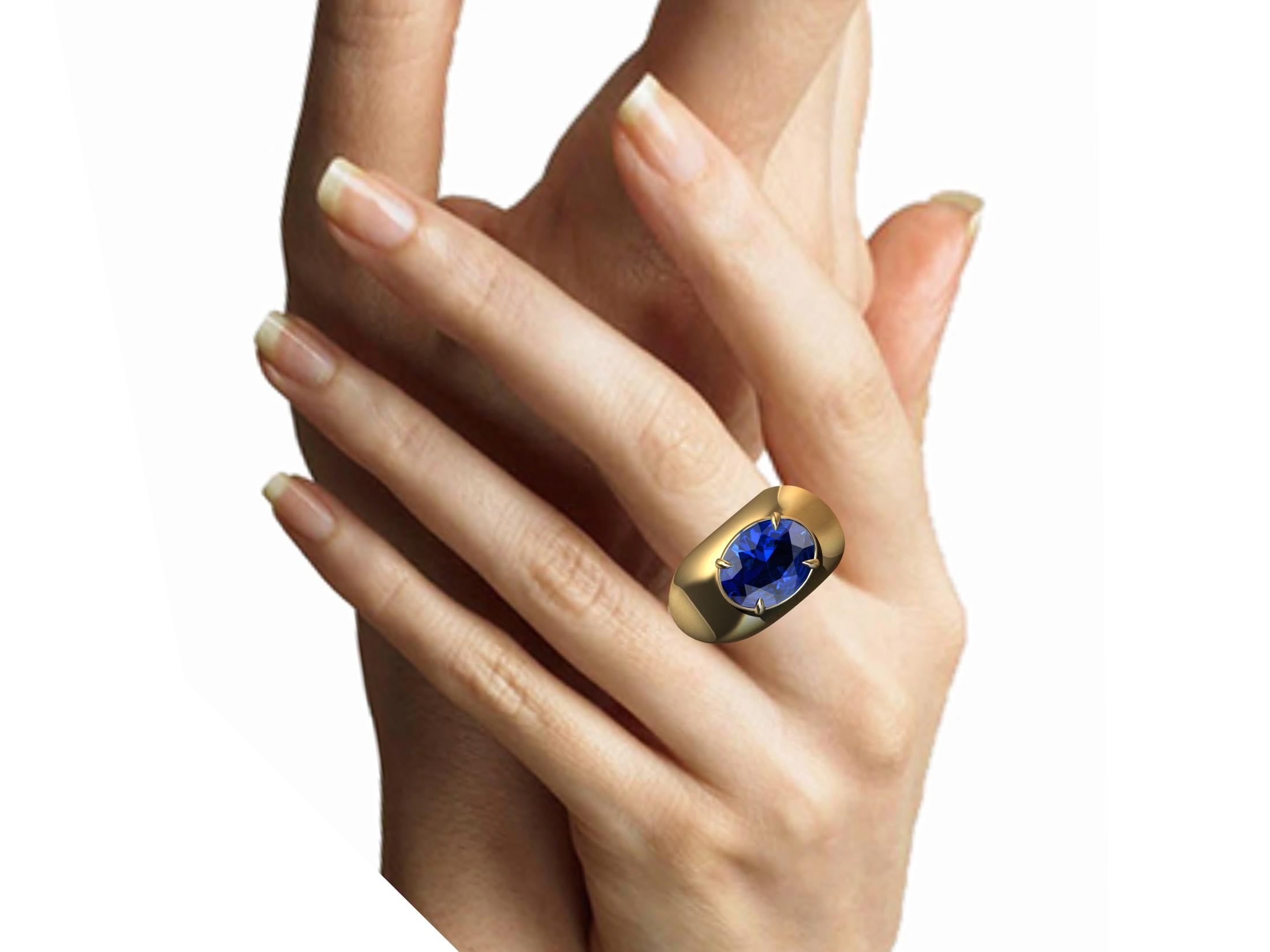 For Sale:  18 Karat Yellow Gold 3.15 Carat  Blue Sapphire Dome Ring 7