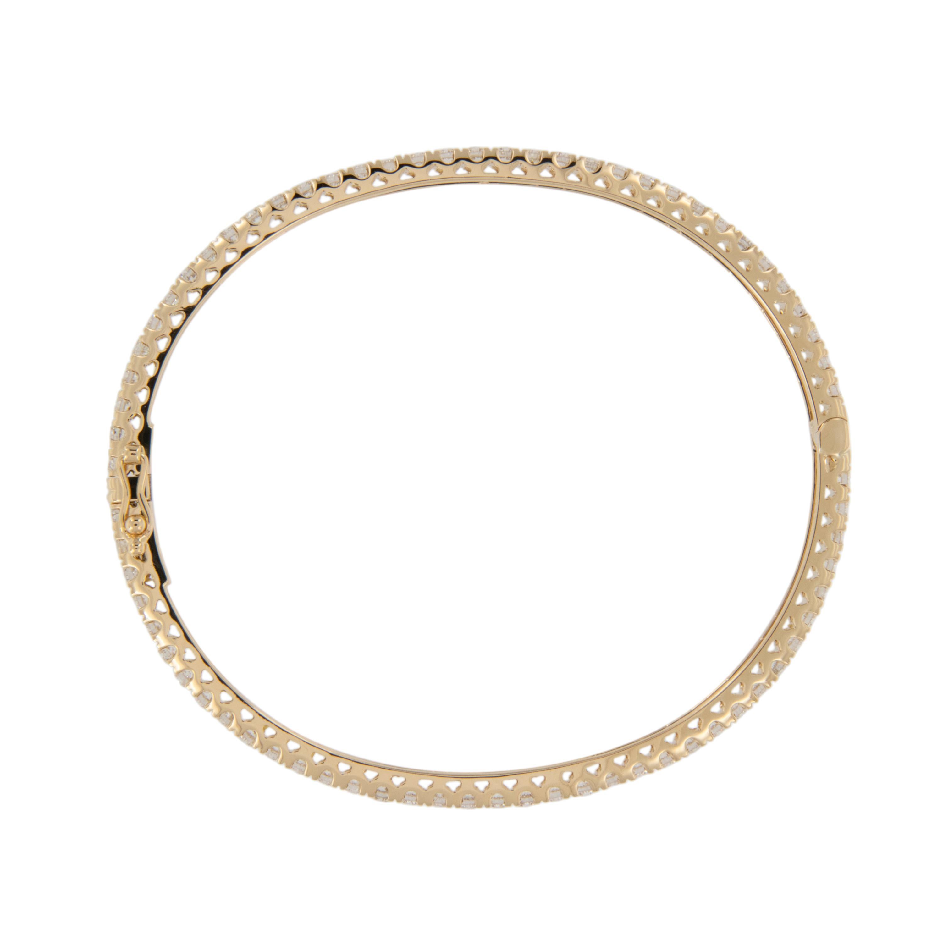 Contemporary 18 Karat Yellow Gold 3.15 Cttw Eternity Diamond Bangle Bracelet Made in Italy For Sale