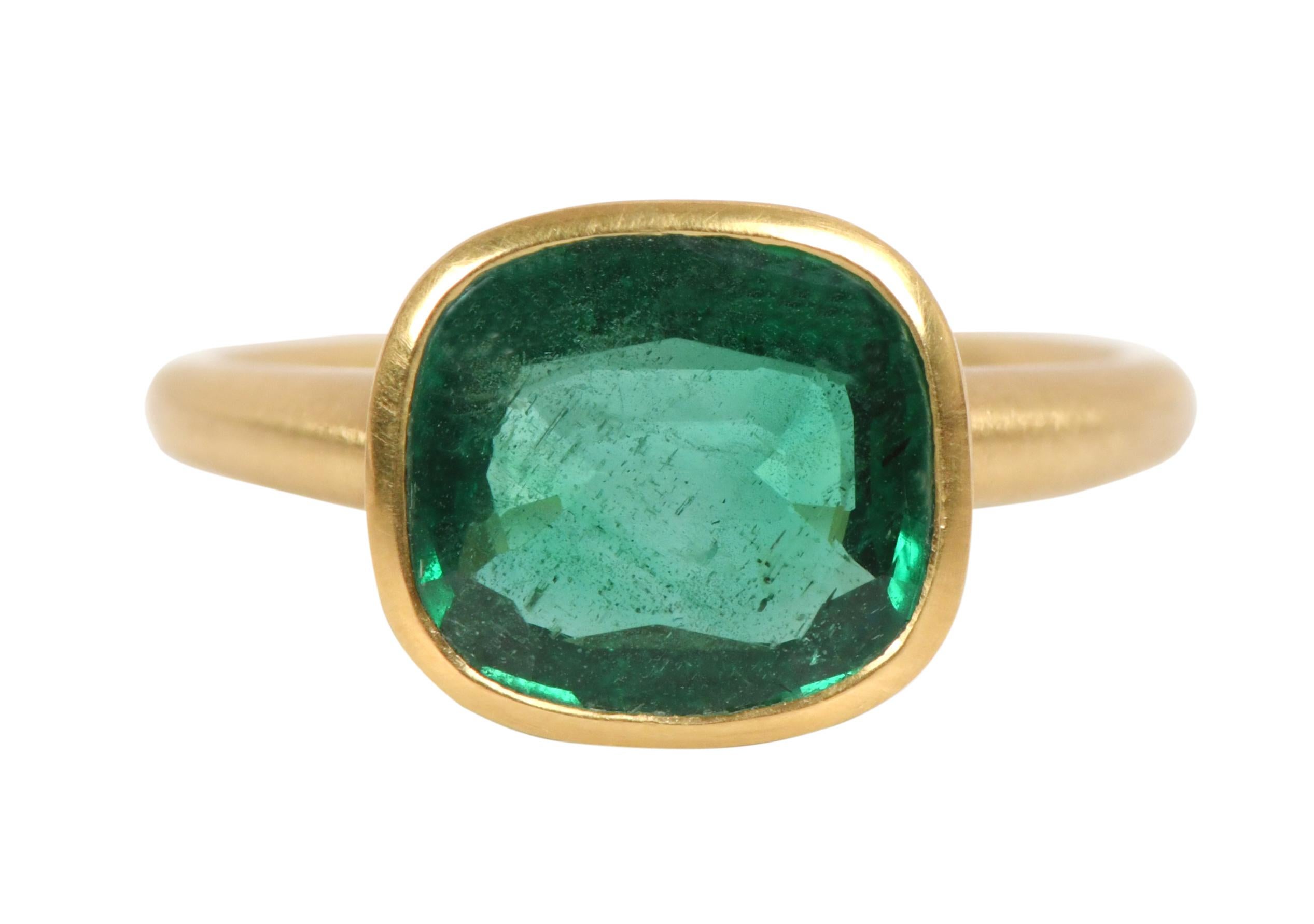 Modern 18 Karat Yellow Gold 3.20 Carat Cushion-Cut Natural Emerald Solitaire Ring For Sale