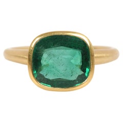18 Karat Yellow Gold 3.20 Carat Cushion-Cut Natural Emerald Solitaire Ring