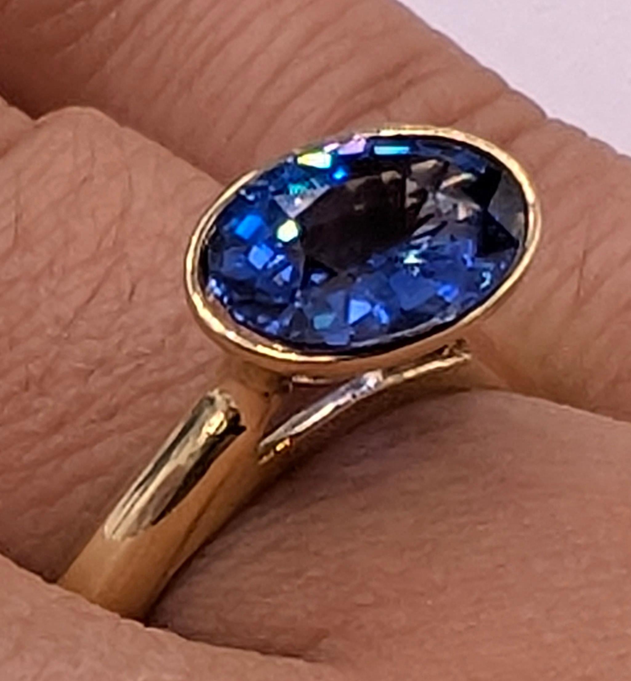 En vente :  Bague en or jaune 18 carats 3.24 carats saphir bleu 4