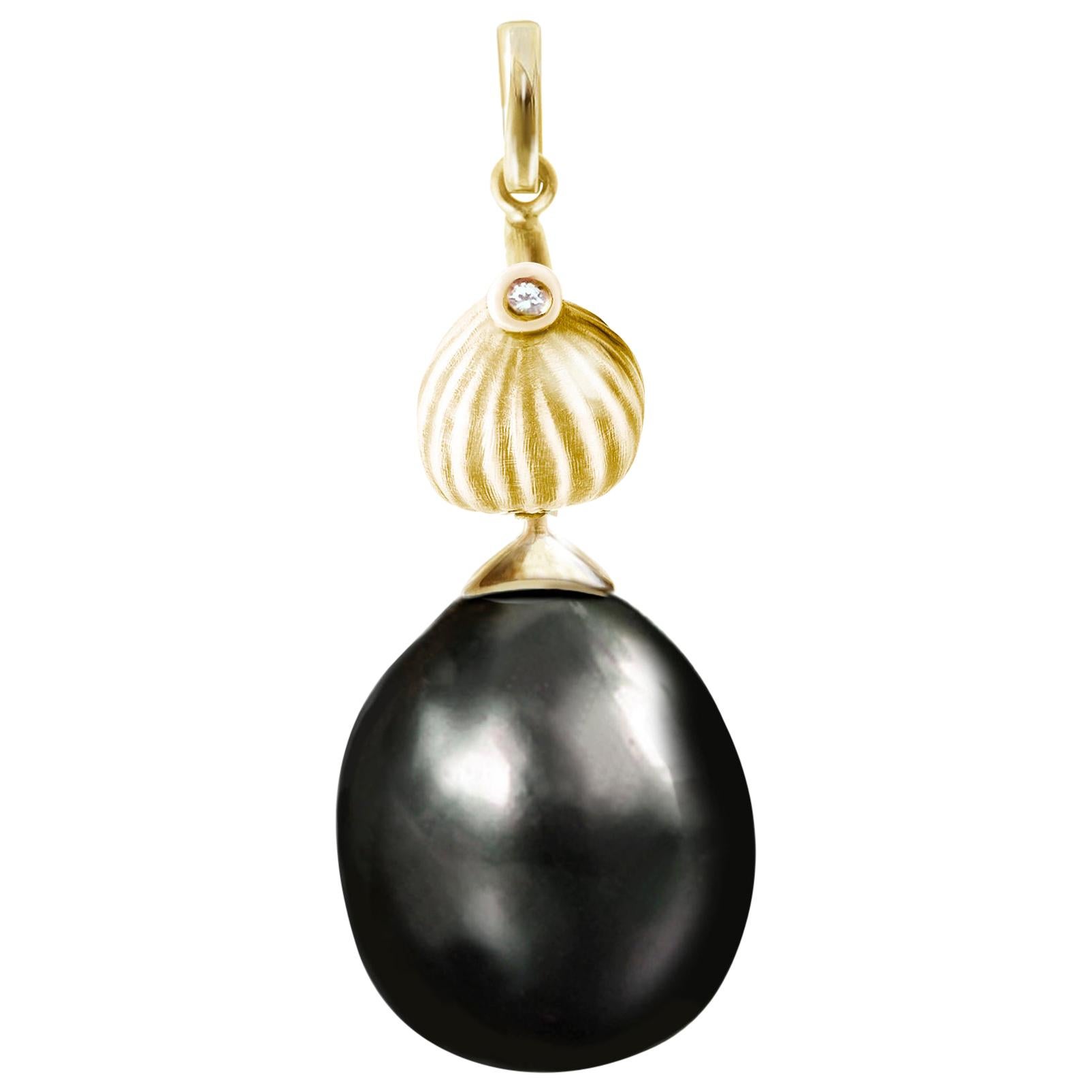 Eighteen Karat Yellow Gold Black Tahiti Pearl Contemporary Pendant Necklace For Sale