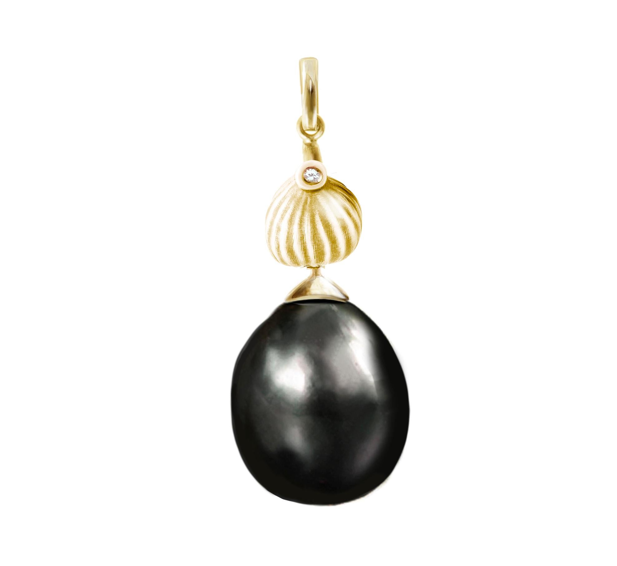 This stunning pendant necklace from the Fig collection features black Tahiti pearl (cultured) and a natural round diamond, set in 18-karat yellow gold. The Fig collection was featured in Vogue UA review and was designed by the Berlin-based oil