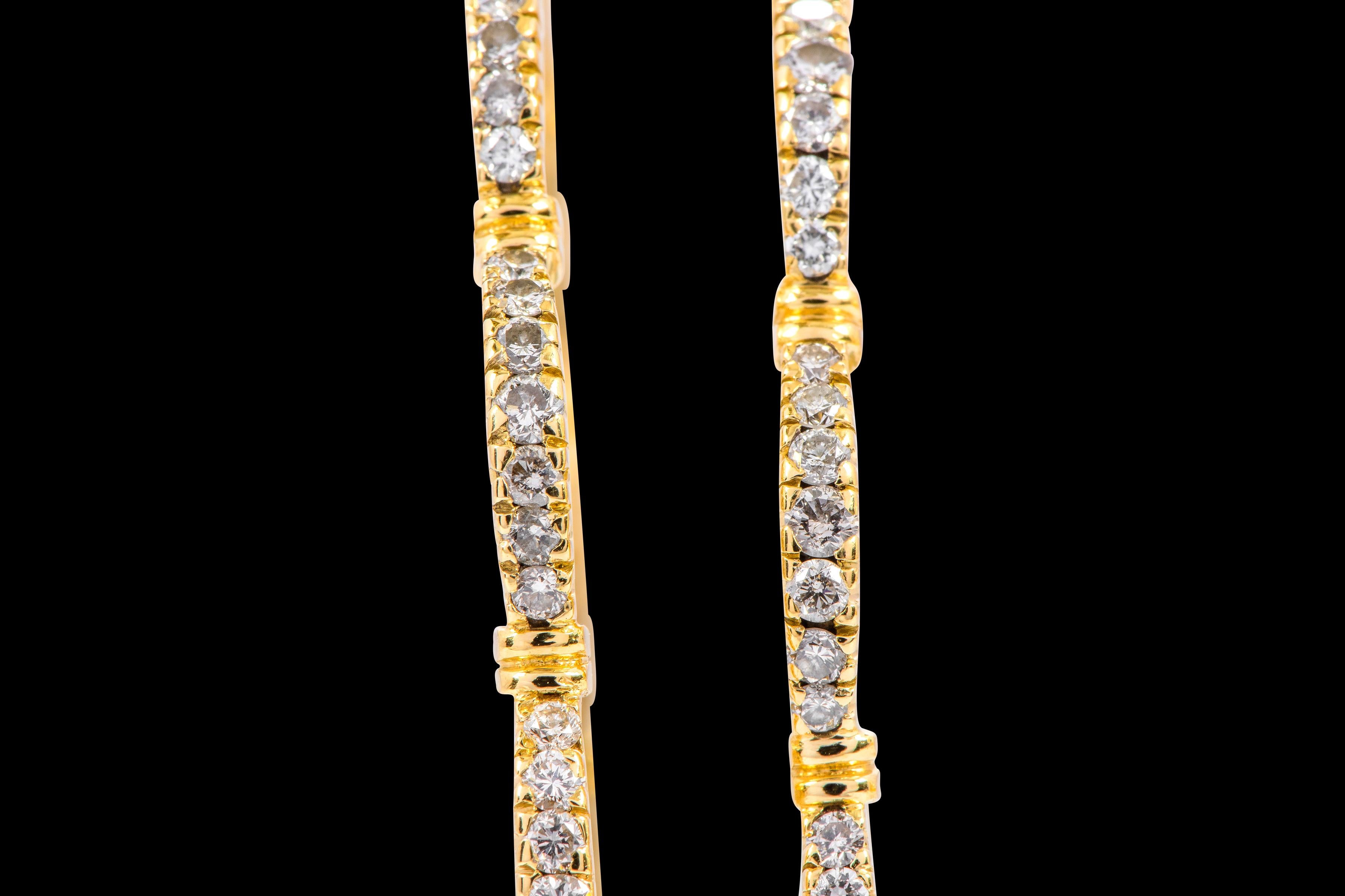 Contemporary 18 Karat Yellow Gold 3.34 Carat Diamond Dome-Shape Tennis Bangle Bracelet For Sale