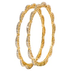 18 Karat Yellow Gold 3.34 Carat Diamond Dome-Shape Tennis Bangle Bracelet