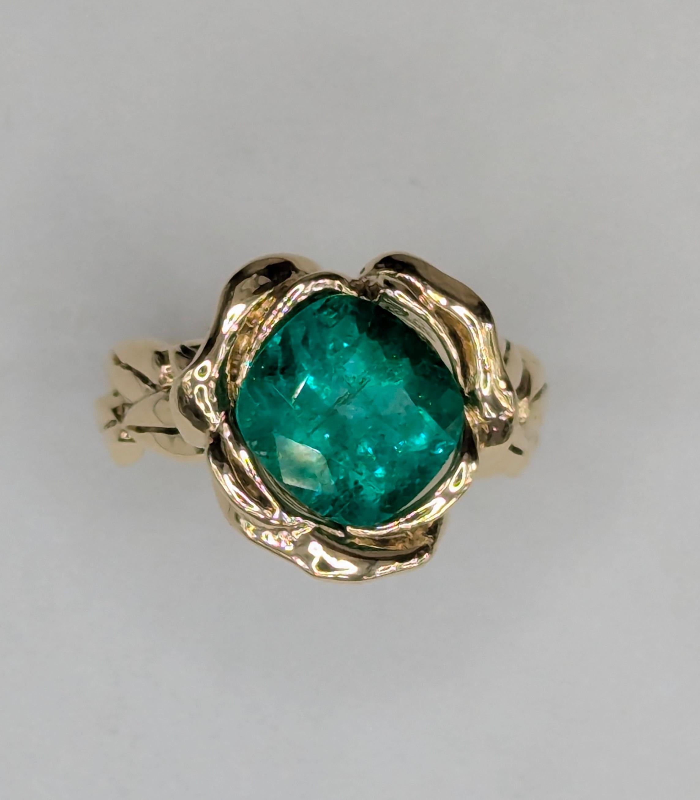En venta: Oro amarillo de 18 quilates 3,36  Anillo rosa esmeralda talla cojín quilates  5