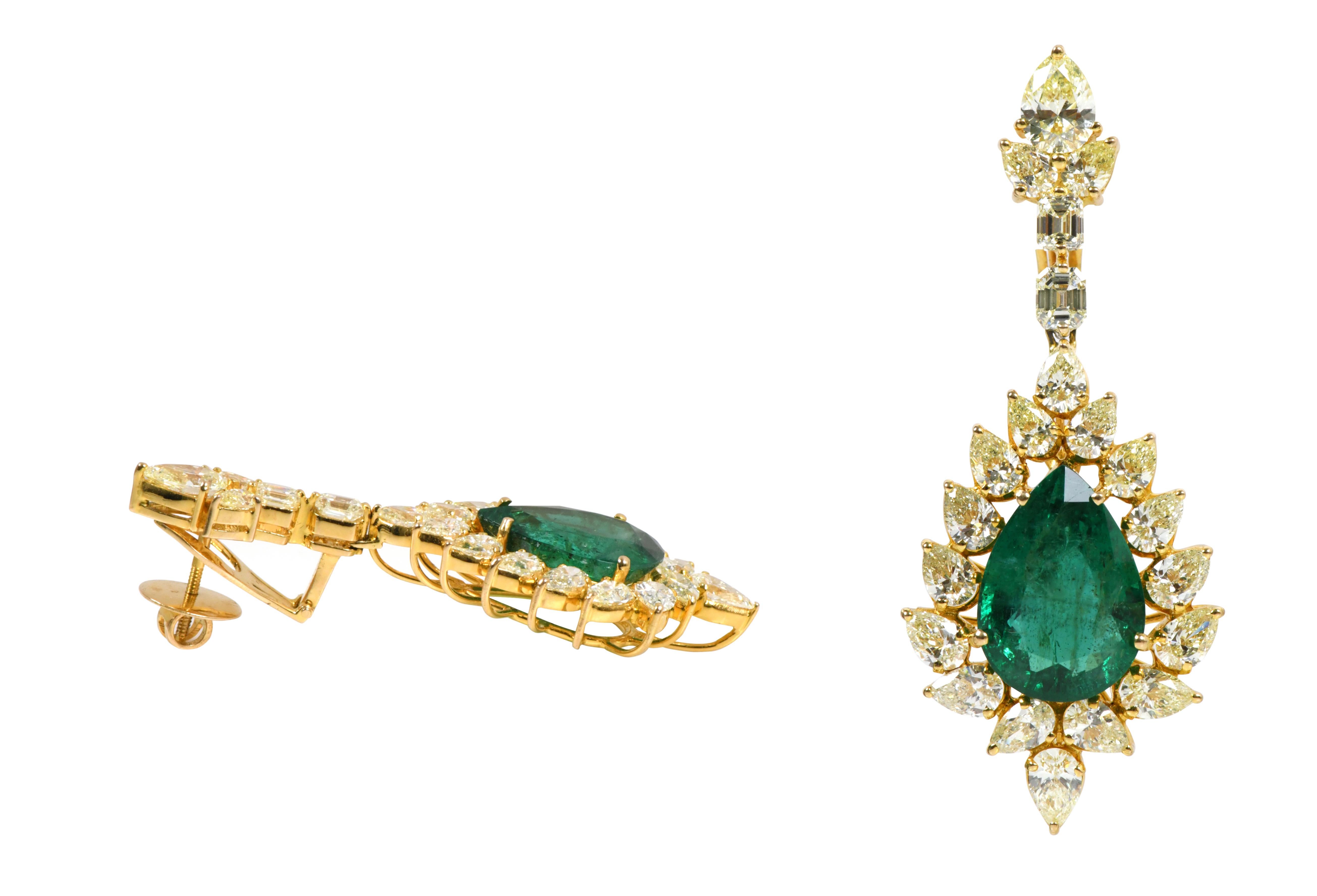 Contemporary 18 Karat Yellow Gold 34.33 Carat Natural Emerald and Yellow Diamond Drop Earring For Sale