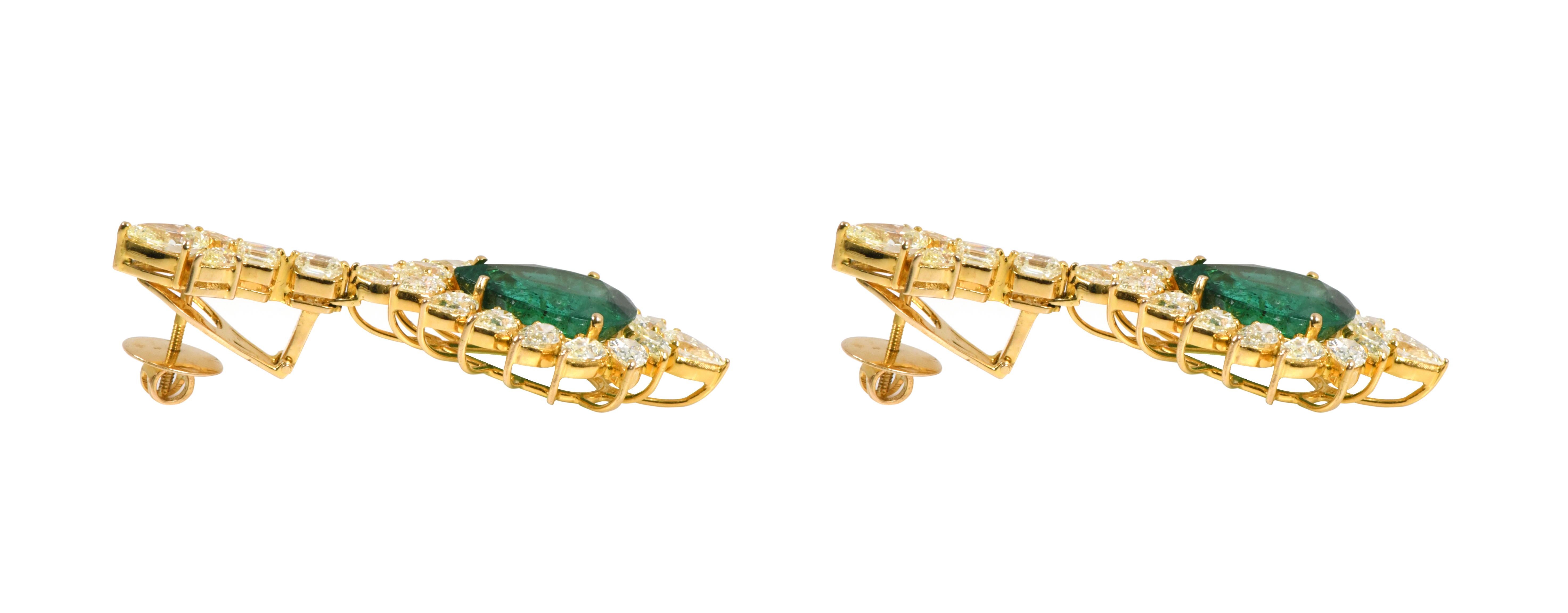 Women's 18 Karat Yellow Gold 34.33 Carat Natural Emerald and Yellow Diamond Drop Earring For Sale