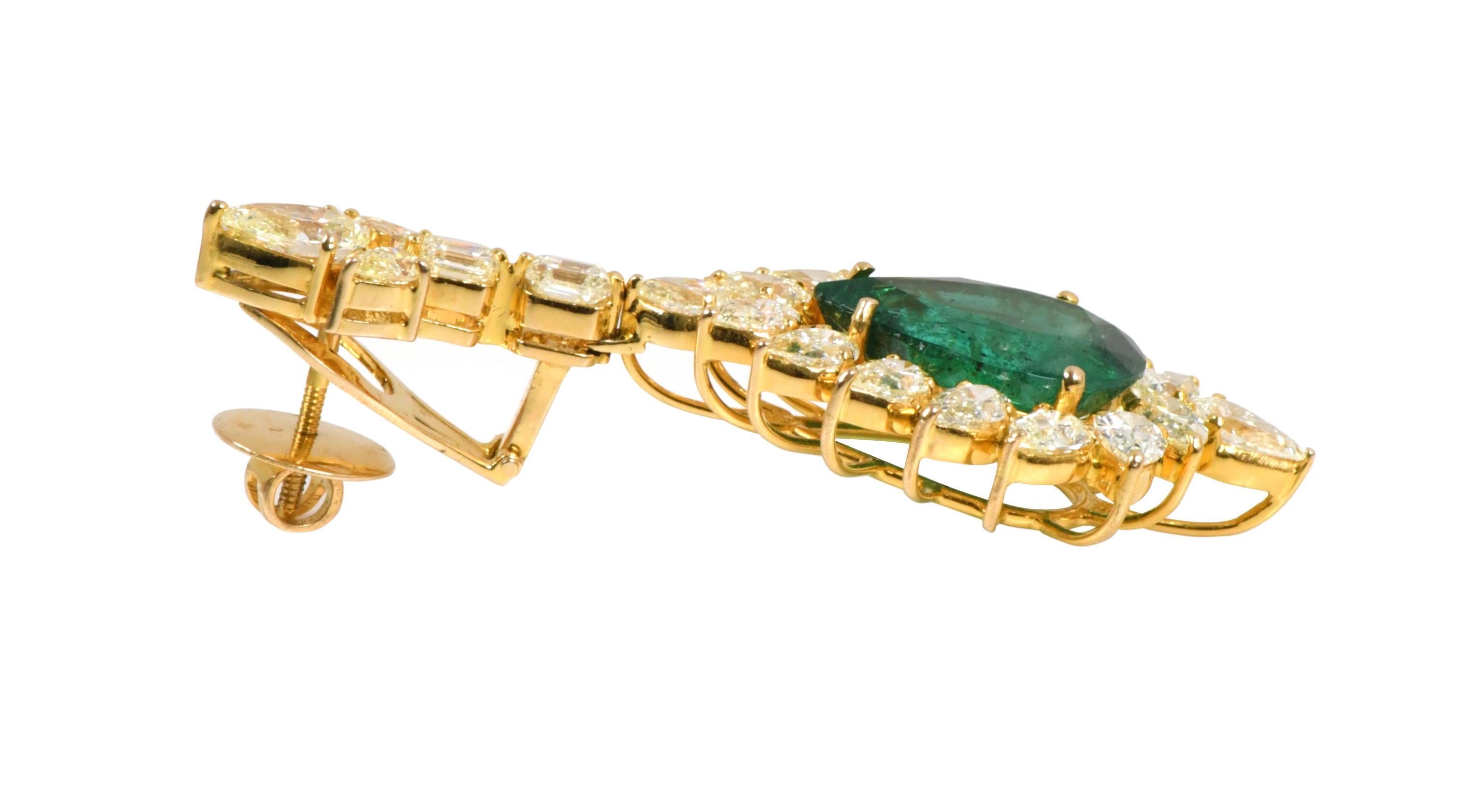 18 Karat Yellow Gold 34.33 Carat Natural Emerald and Yellow Diamond Drop Earring For Sale 1