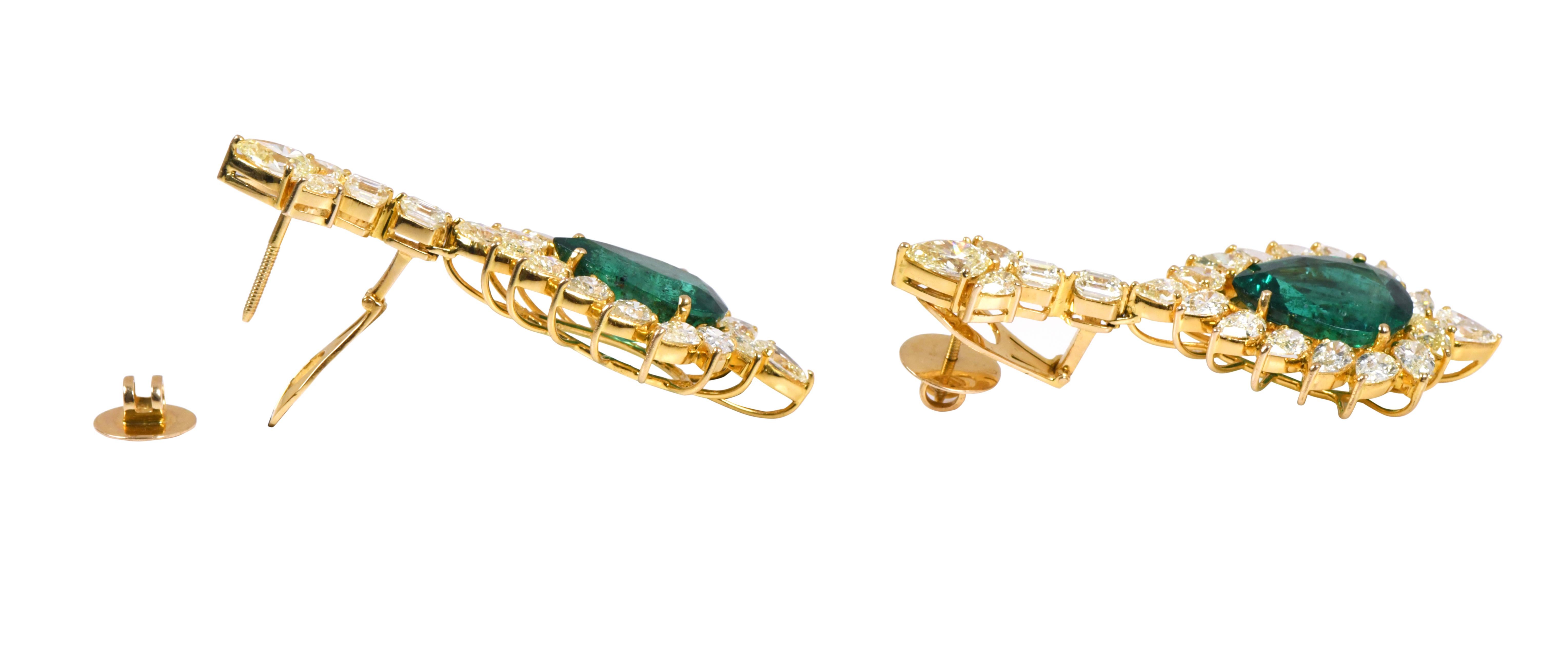 18 Karat Yellow Gold 34.33 Carat Natural Emerald and Yellow Diamond Drop Earring For Sale 2