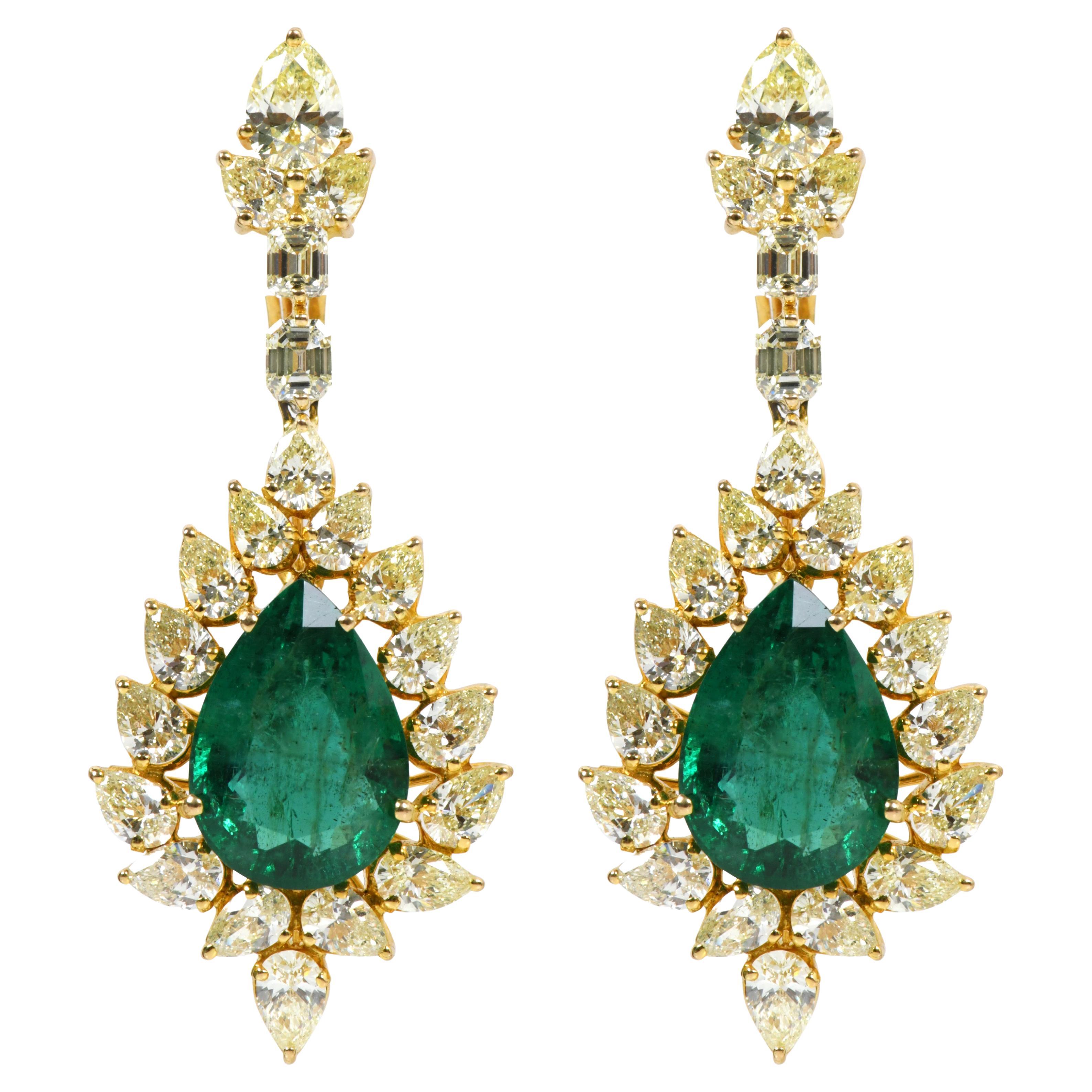 18 Karat Yellow Gold 34.33 Carat Natural Emerald and Yellow Diamond Drop Earring For Sale