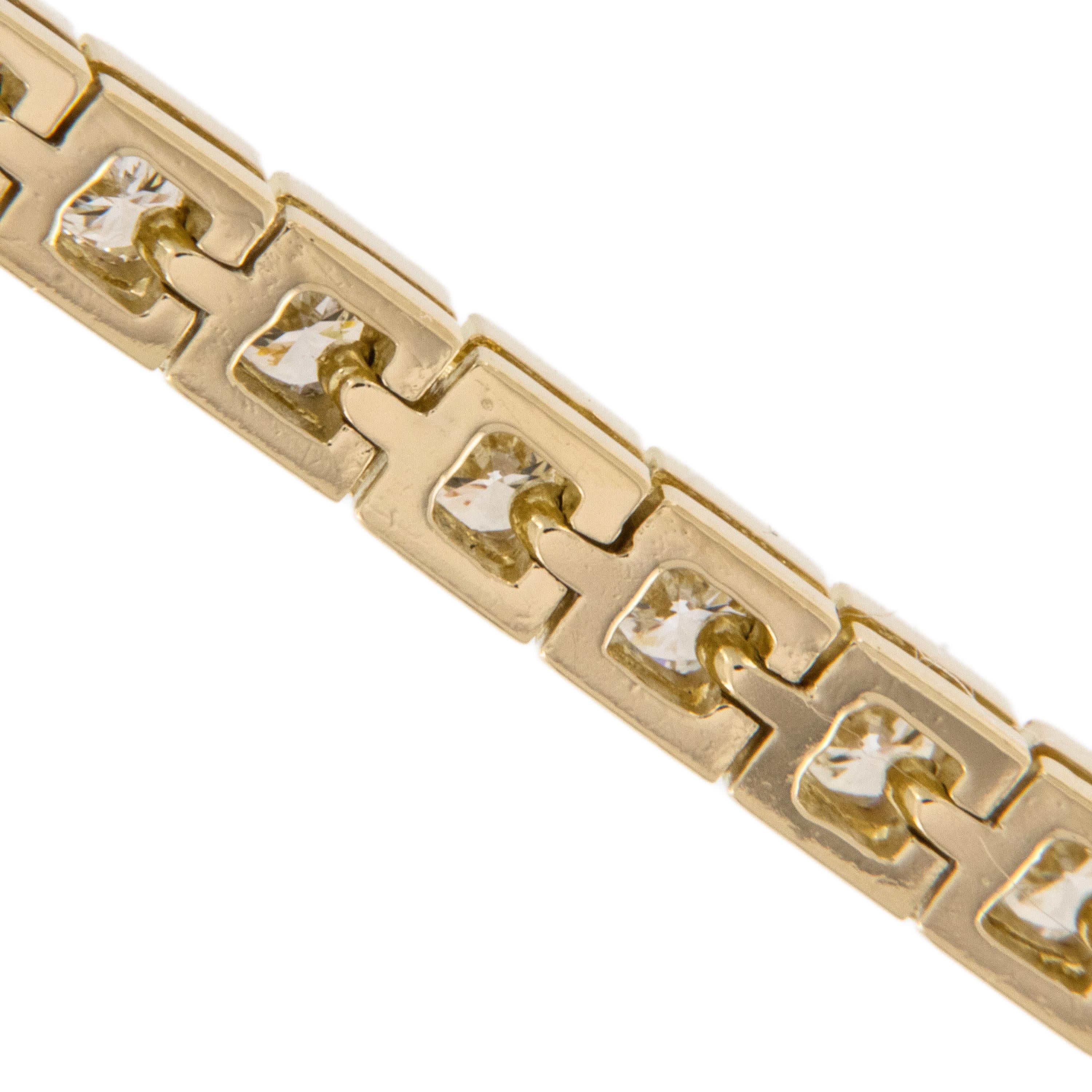 18 Karat Yellow Gold 3.50 Cttw Fine Diamond Line Tennis Bracelet In Excellent Condition For Sale In Troy, MI