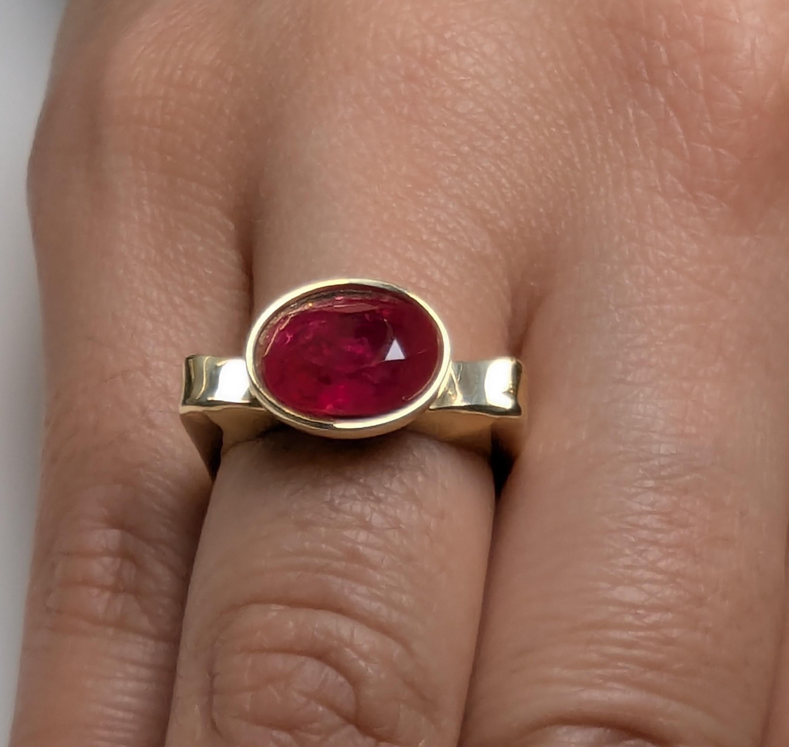 For Sale:  18 Karat Yellow Gold 3.54  Carat Oval Ruby Sculpture Ring 4
