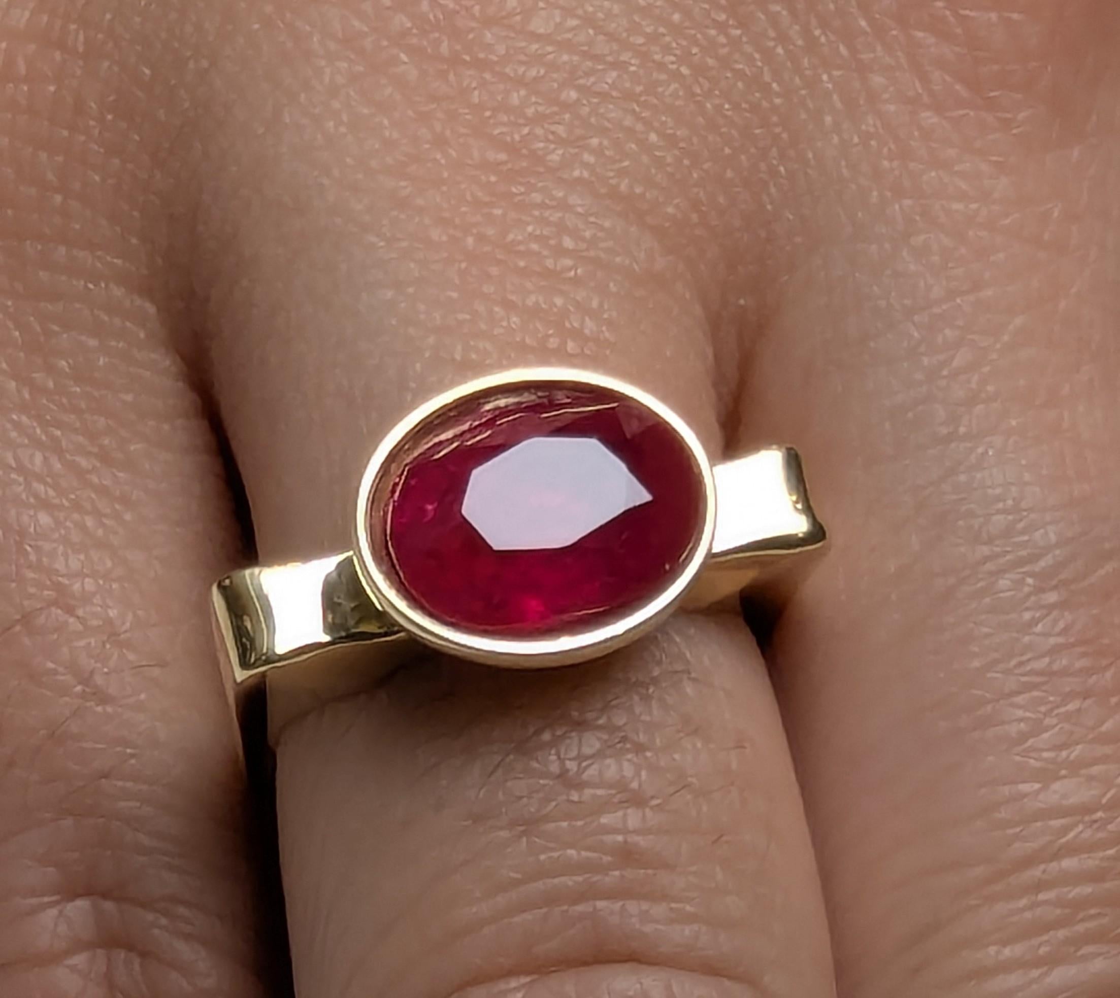 For Sale:  18 Karat Yellow Gold 3.54  Carat Oval Ruby Sculpture Ring 5
