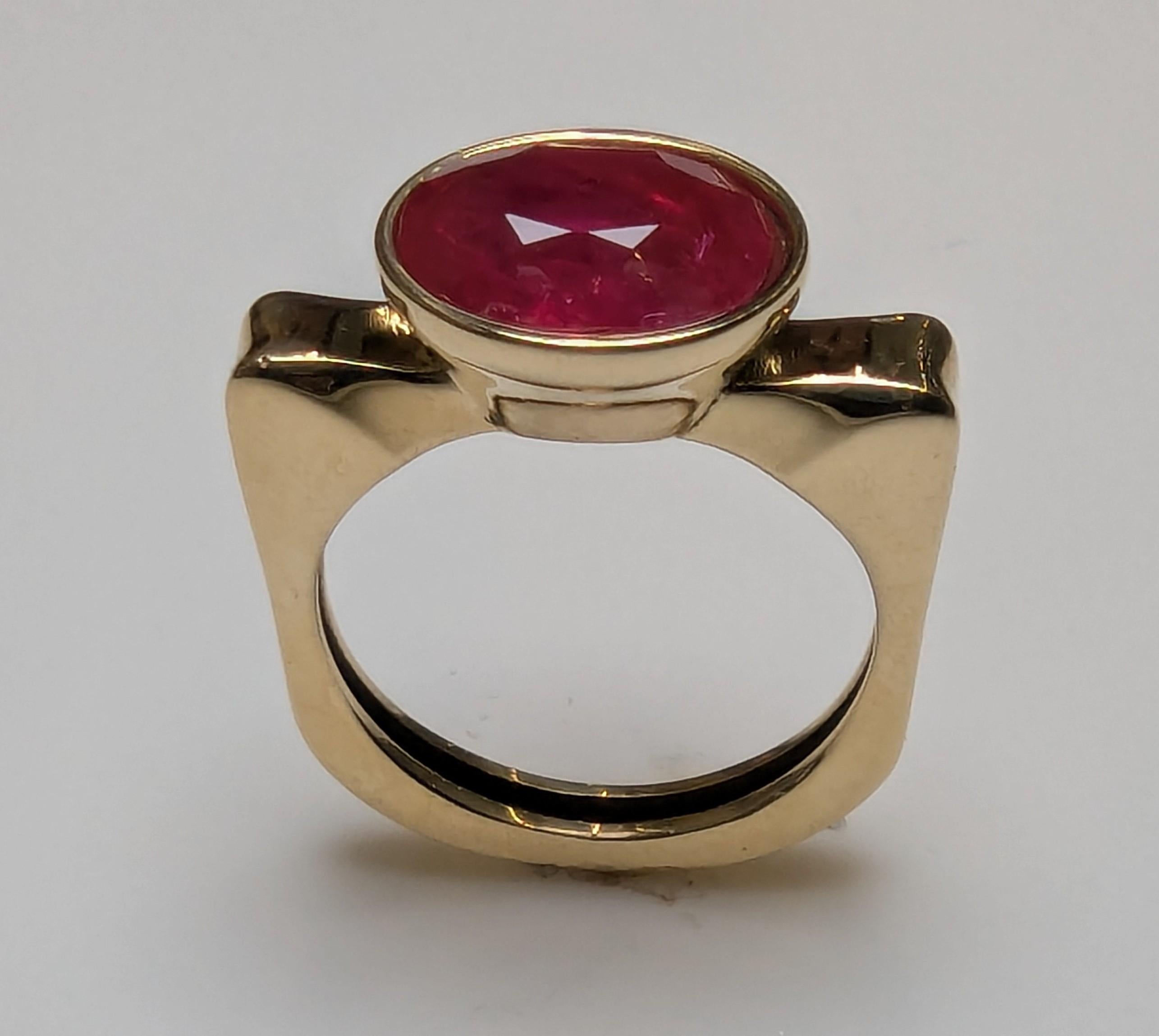 For Sale:  18 Karat Yellow Gold 3.54  Carat Oval Ruby Sculpture Ring 6
