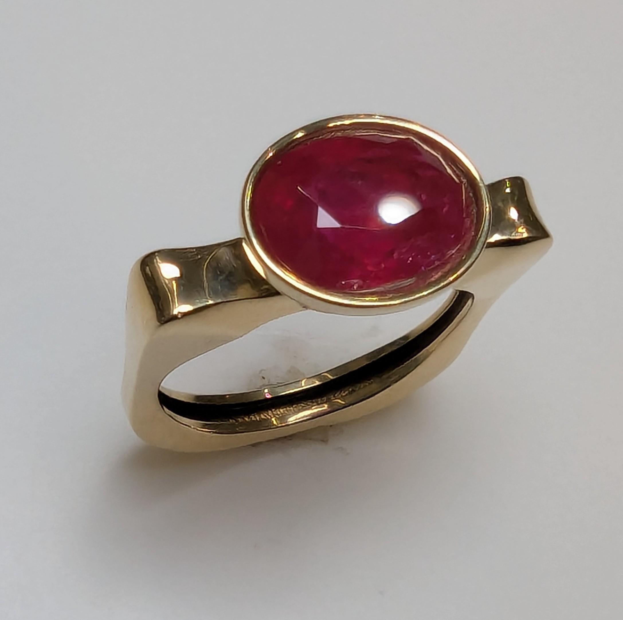 For Sale:  18 Karat Yellow Gold 3.54  Carat Oval Ruby Sculpture Ring 7