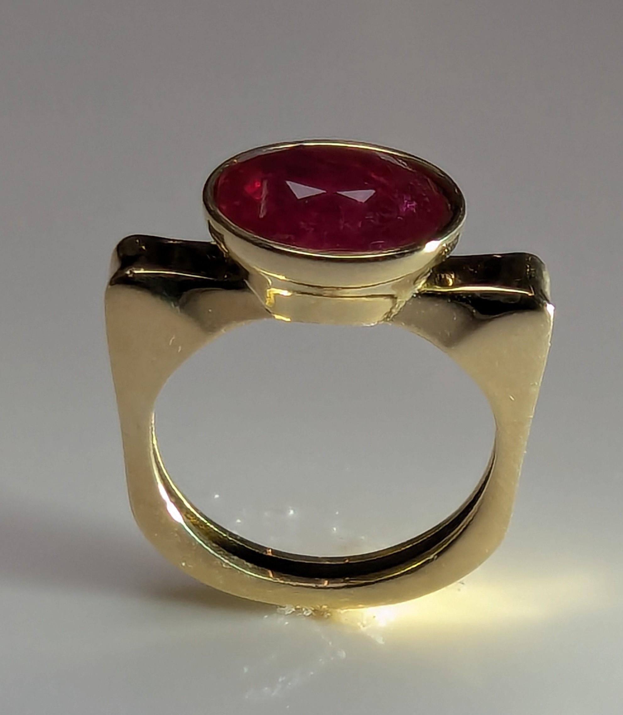 For Sale:  18 Karat Yellow Gold 3.54  Carat Oval Ruby Sculpture Ring 9