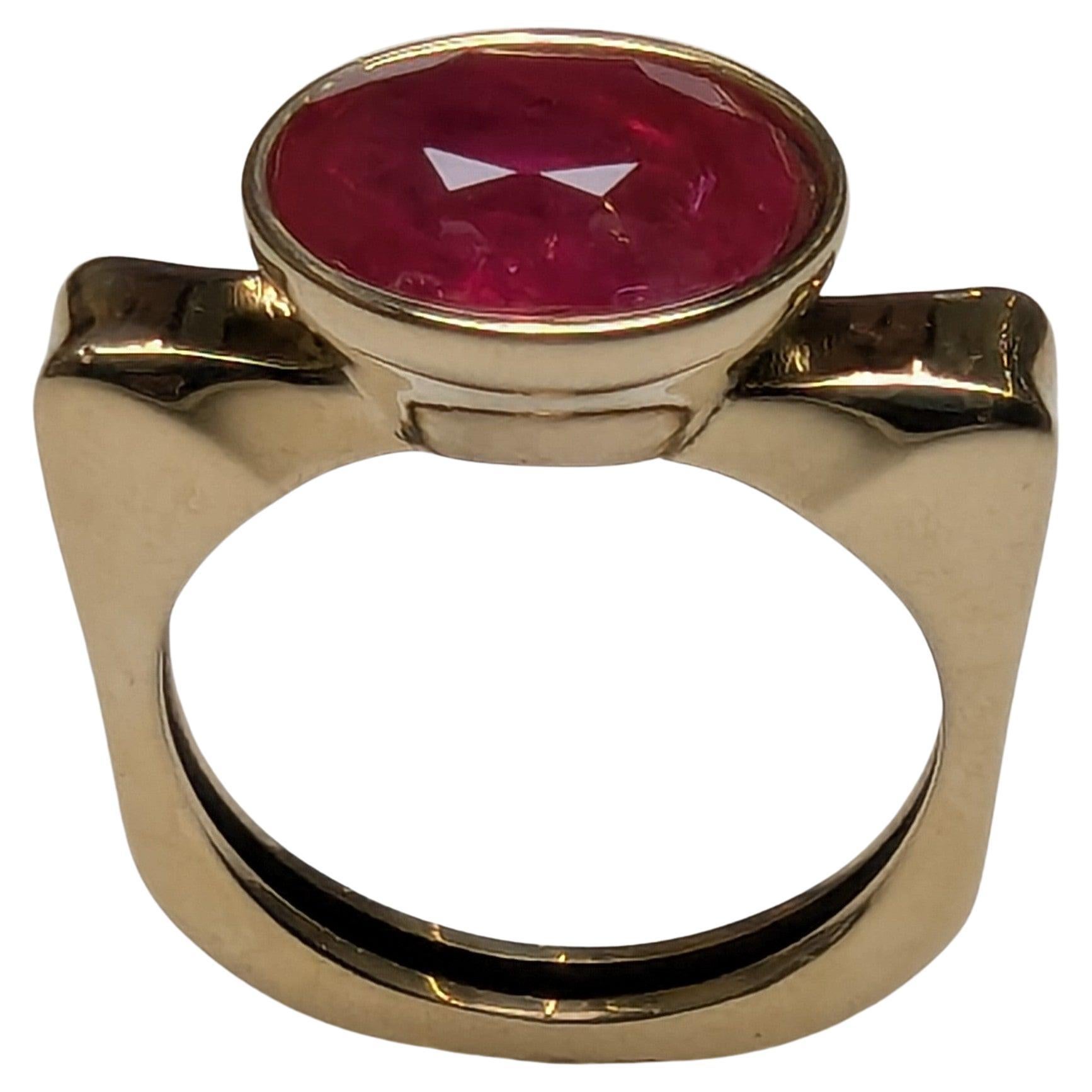 For Sale:  18 Karat Yellow Gold 3.54  Carat Oval Ruby Sculpture Ring