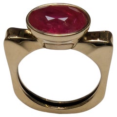 18 Karat Yellow Gold 3.54  Carat Oval Ruby Sculpture Ring