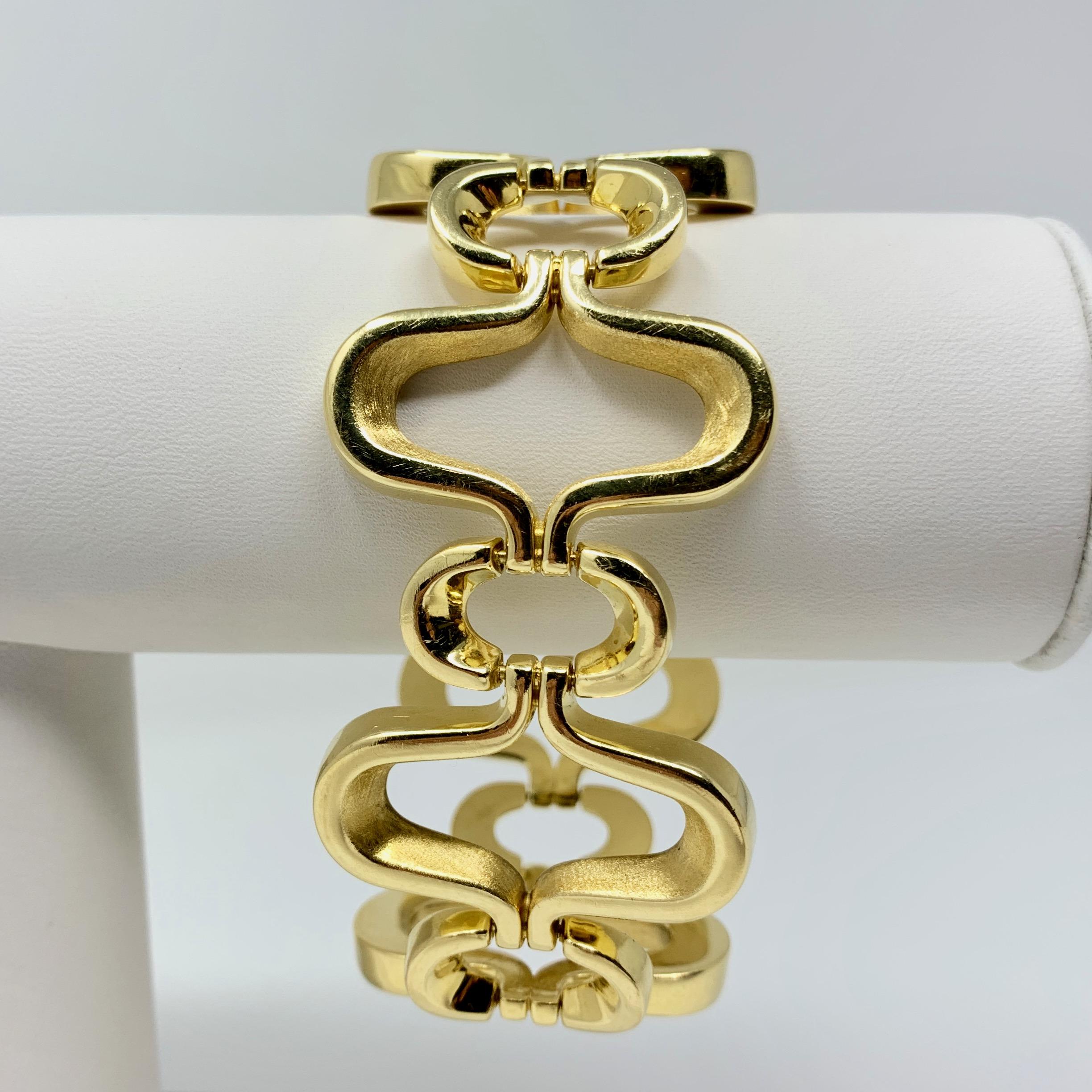 18 Karat Yellow Gold Wide Fancy Link Bracelet In Good Condition In Guilford, CT