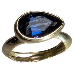 18 Karat Yellow Gold 3.89 Carat Blue Sapphire Sculpture Ring