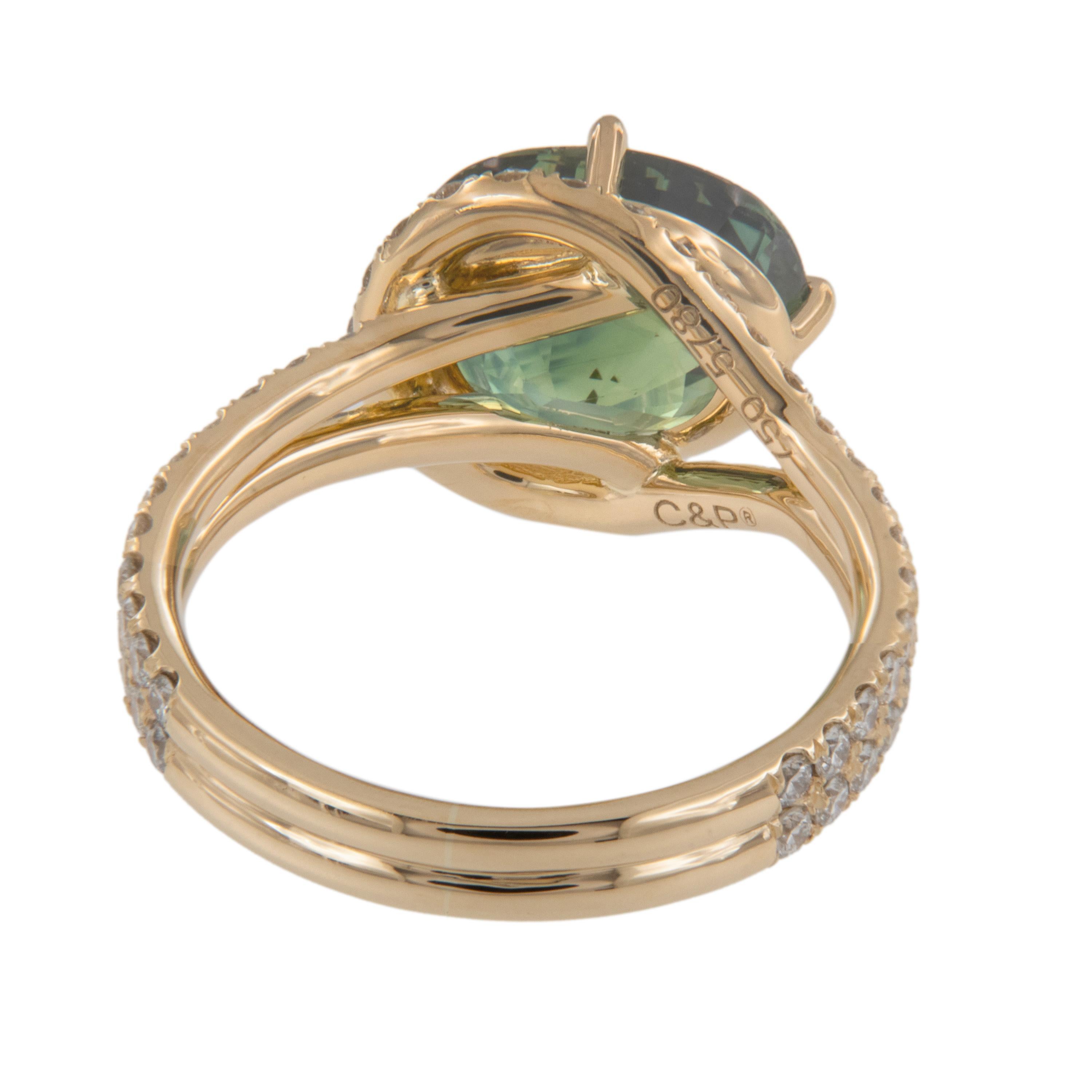 Taille ovale Bague en or jaune 18 carats 3,94 ct GIA saphir vert et 0,96 cttw diamant en vente