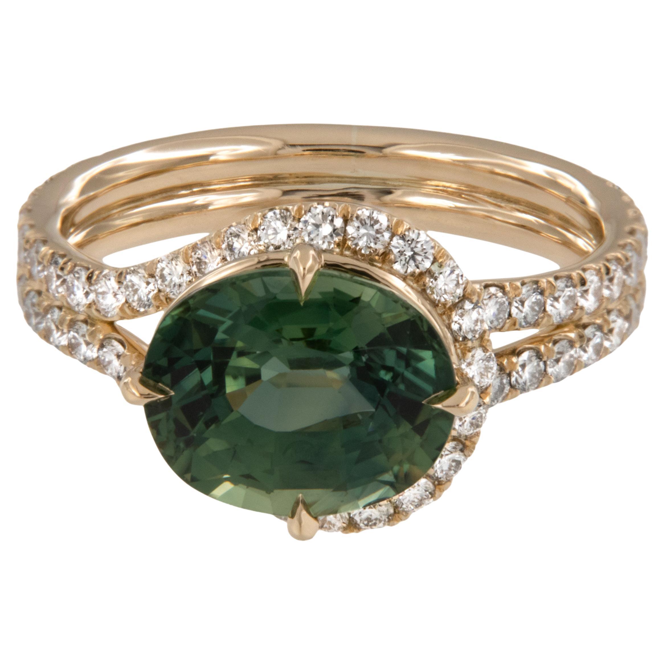 Bague en or jaune 18 carats 3,94 ct GIA saphir vert et 0,96 cttw diamant en vente