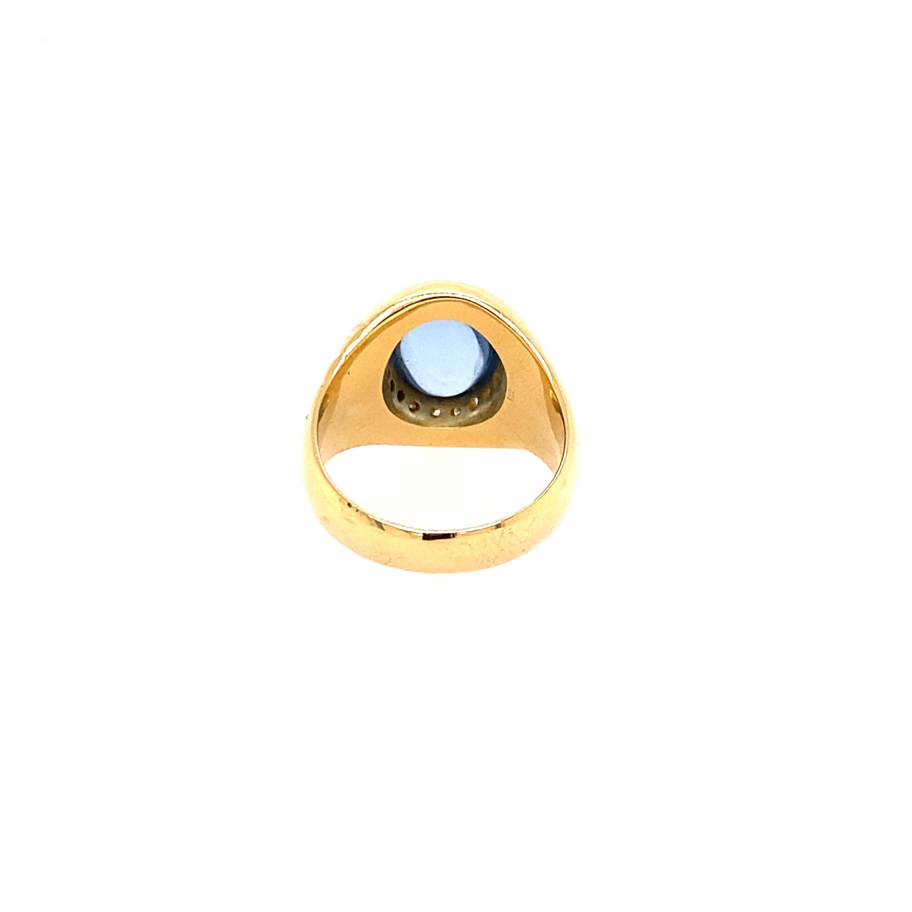 Contemporary 18 Karat Yellow Gold 4.50 Carat Light Blue Cabochon Sapphire Diamond Ring For Sale